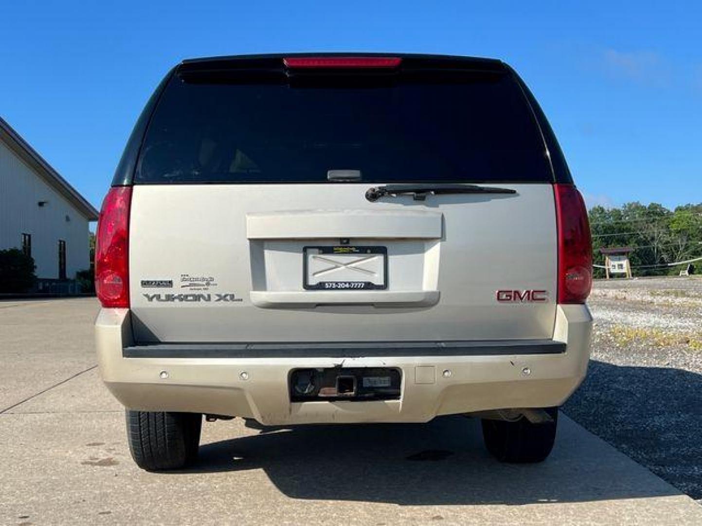 2007 GOLD /Tan GMC YUKON XL 1500 (1GKFK163X7J) with an 5.3L engine, Automatic transmission, located at 2990 Old Orchard Rd., Jackson, MO, 63755, 37.354214, -89.612106 - Photo#15