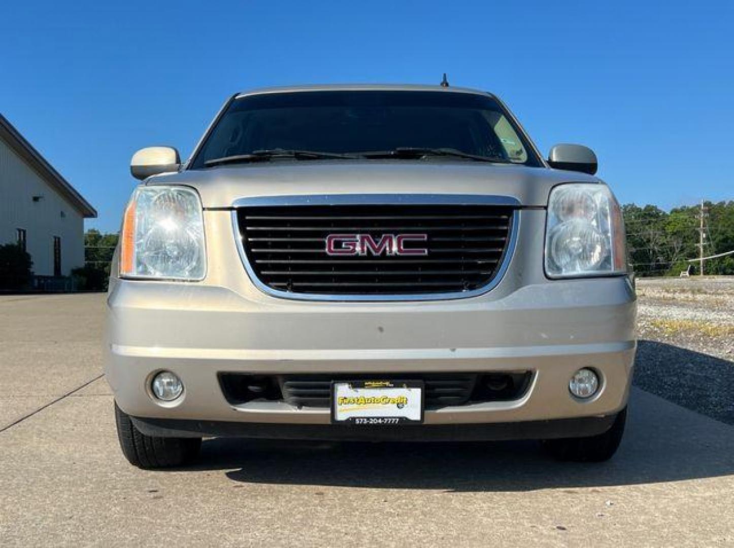 2007 GOLD /Tan GMC YUKON XL 1500 (1GKFK163X7J) with an 5.3L engine, Automatic transmission, located at 2990 Old Orchard Rd., Jackson, MO, 63755, 37.354214, -89.612106 - Photo#16