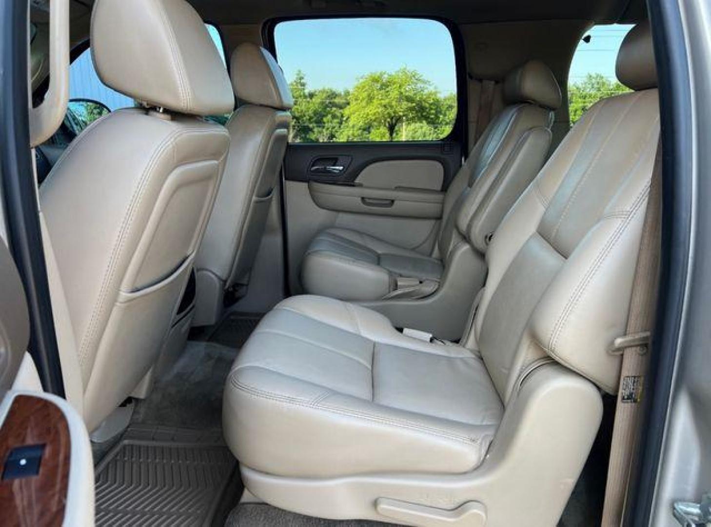 2007 GOLD /Tan GMC YUKON XL 1500 (1GKFK163X7J) with an 5.3L engine, Automatic transmission, located at 2990 Old Orchard Rd., Jackson, MO, 63755, 37.354214, -89.612106 - Photo#23