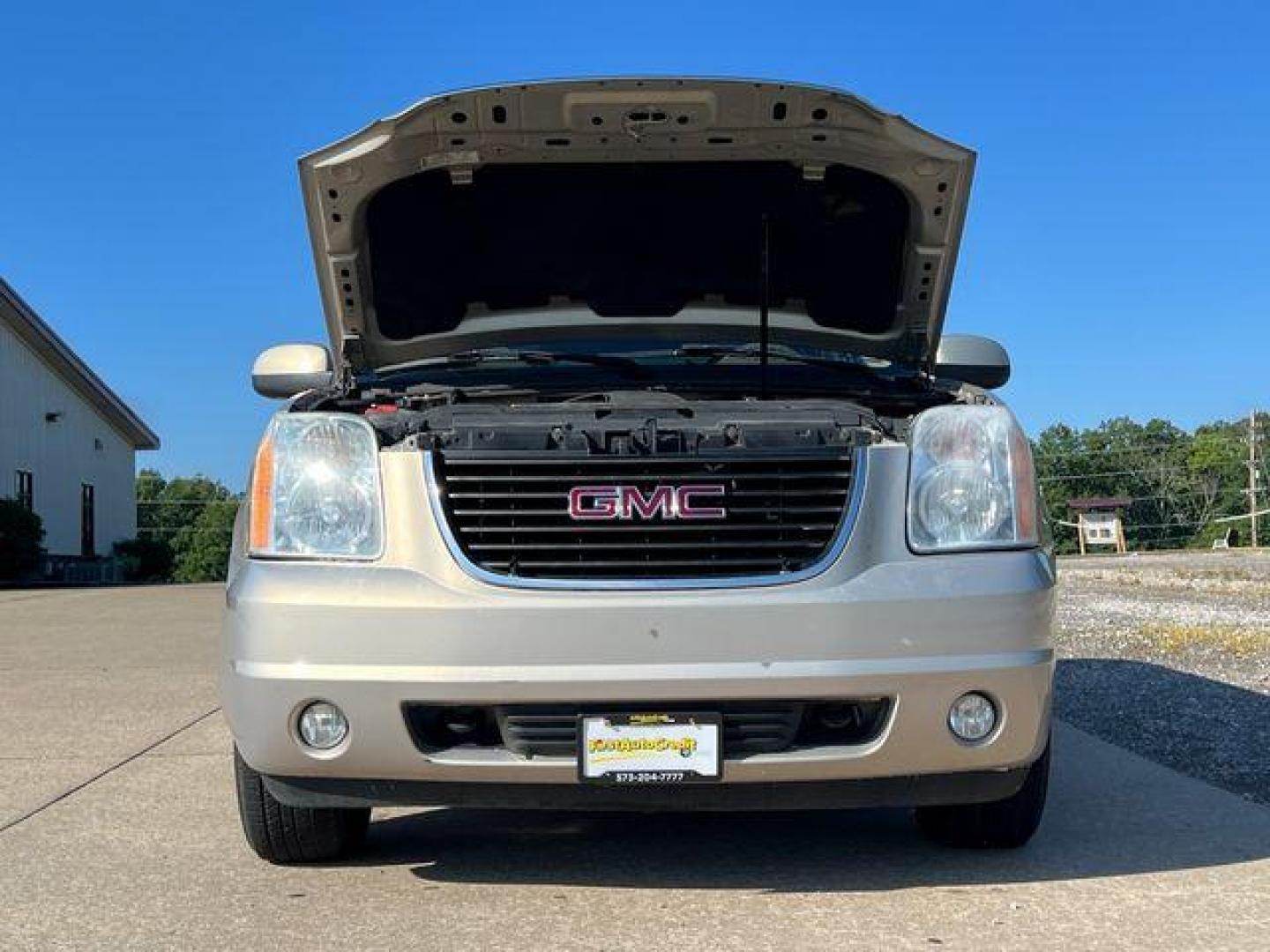 2007 GOLD /Tan GMC YUKON XL 1500 (1GKFK163X7J) with an 5.3L engine, Automatic transmission, located at 2990 Old Orchard Rd., Jackson, MO, 63755, 37.354214, -89.612106 - Photo#39