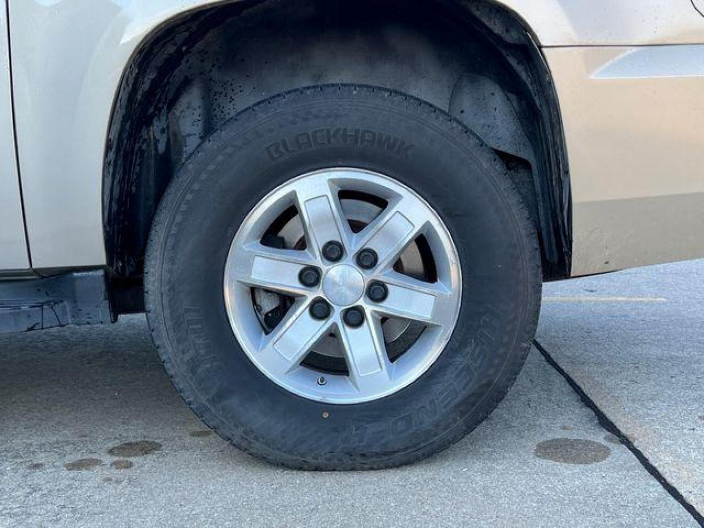 2007 GOLD /Tan GMC YUKON XL 1500 (1GKFK163X7J) with an 5.3L engine, Automatic transmission, located at 2990 Old Orchard Rd., Jackson, MO, 63755, 37.354214, -89.612106 - Photo#43