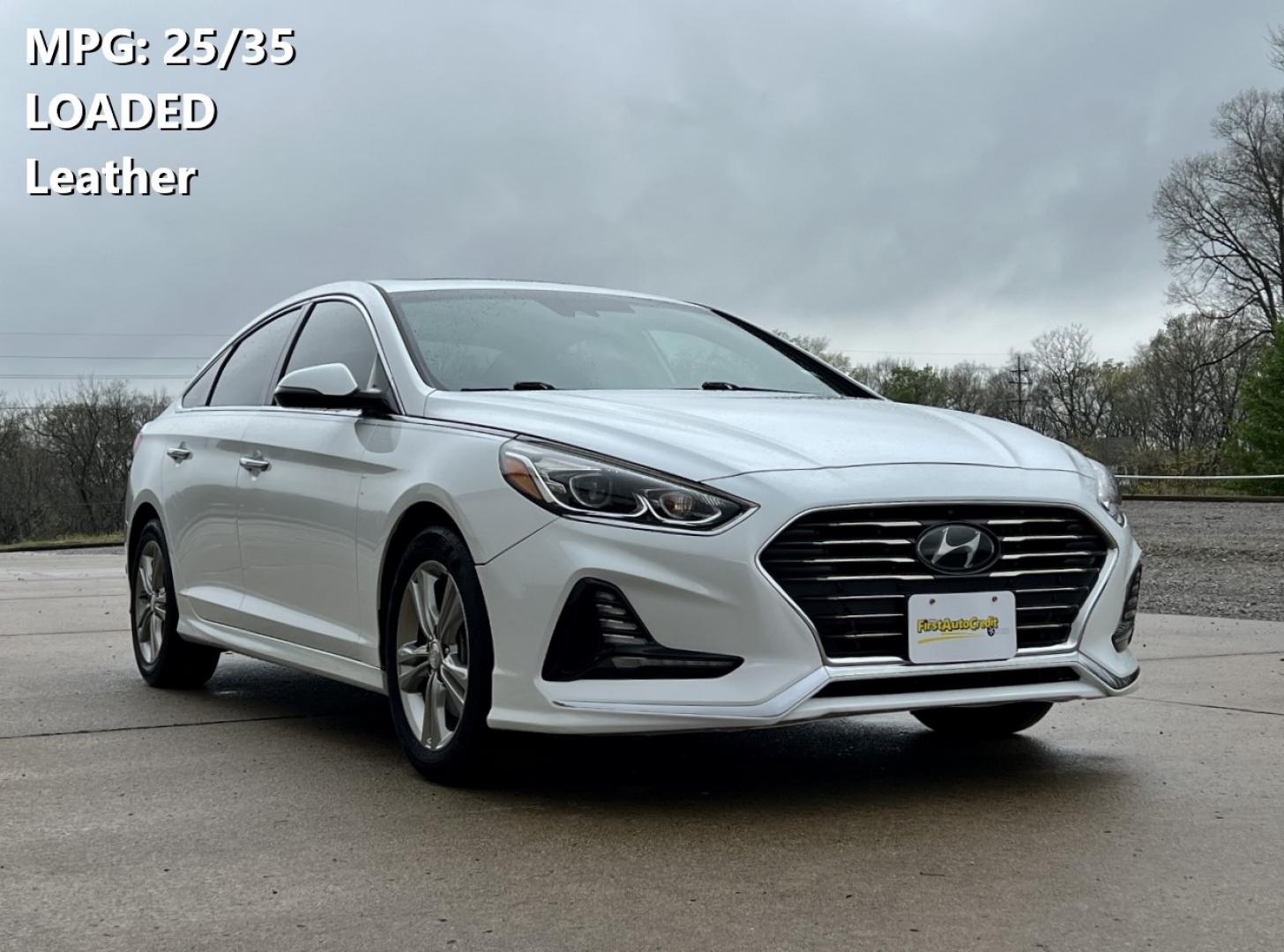 2018 WHITE /Tan HYUNDAI SONATA LIMITED (5NPE34AF0JH) with an 2.4L engine, Automatic transmission, located at 2990 Old Orchard Rd., Jackson, MO, 63755, 37.354214, -89.612106 - Photo#0