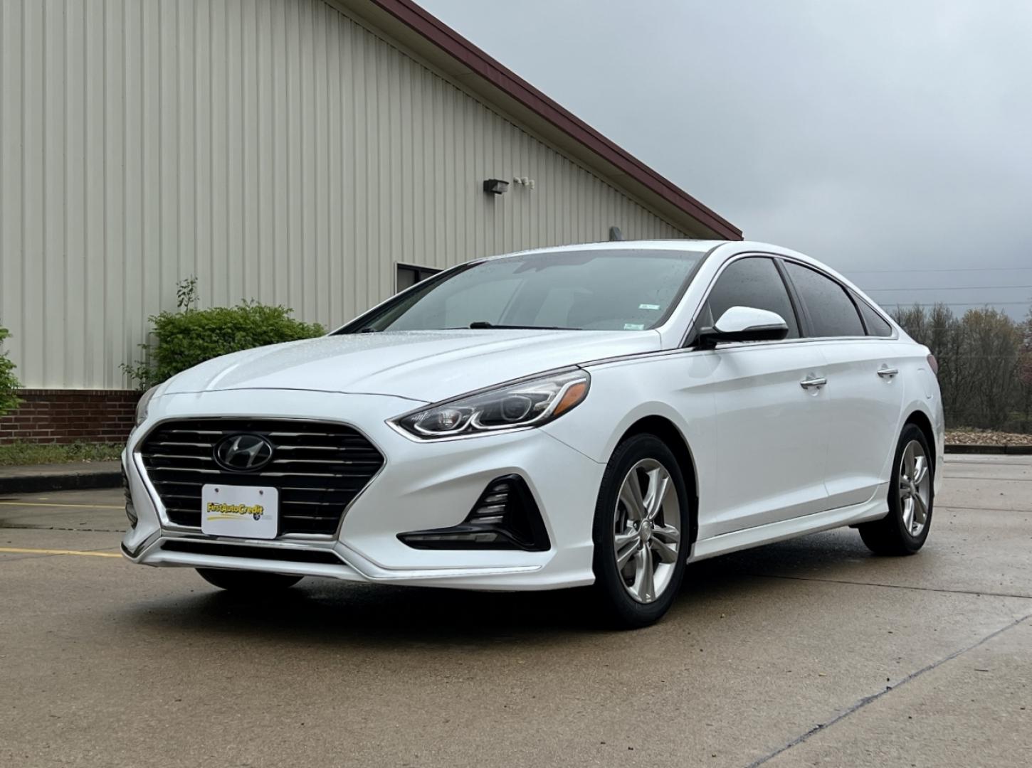 2018 WHITE /Tan HYUNDAI SONATA LIMITED (5NPE34AF0JH) with an 2.4L engine, Automatic transmission, located at 2990 Old Orchard Rd., Jackson, MO, 63755, 37.354214, -89.612106 - Photo#8