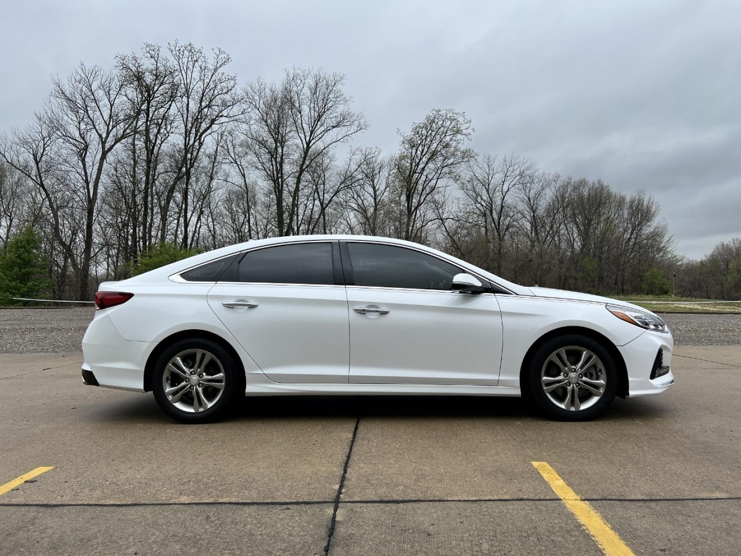 2018 WHITE /Tan HYUNDAI SONATA LIMITED (5NPE34AF0JH) with an 2.4L engine, Automatic transmission, located at 2990 Old Orchard Rd., Jackson, MO, 63755, 37.354214, -89.612106 - Photo#13