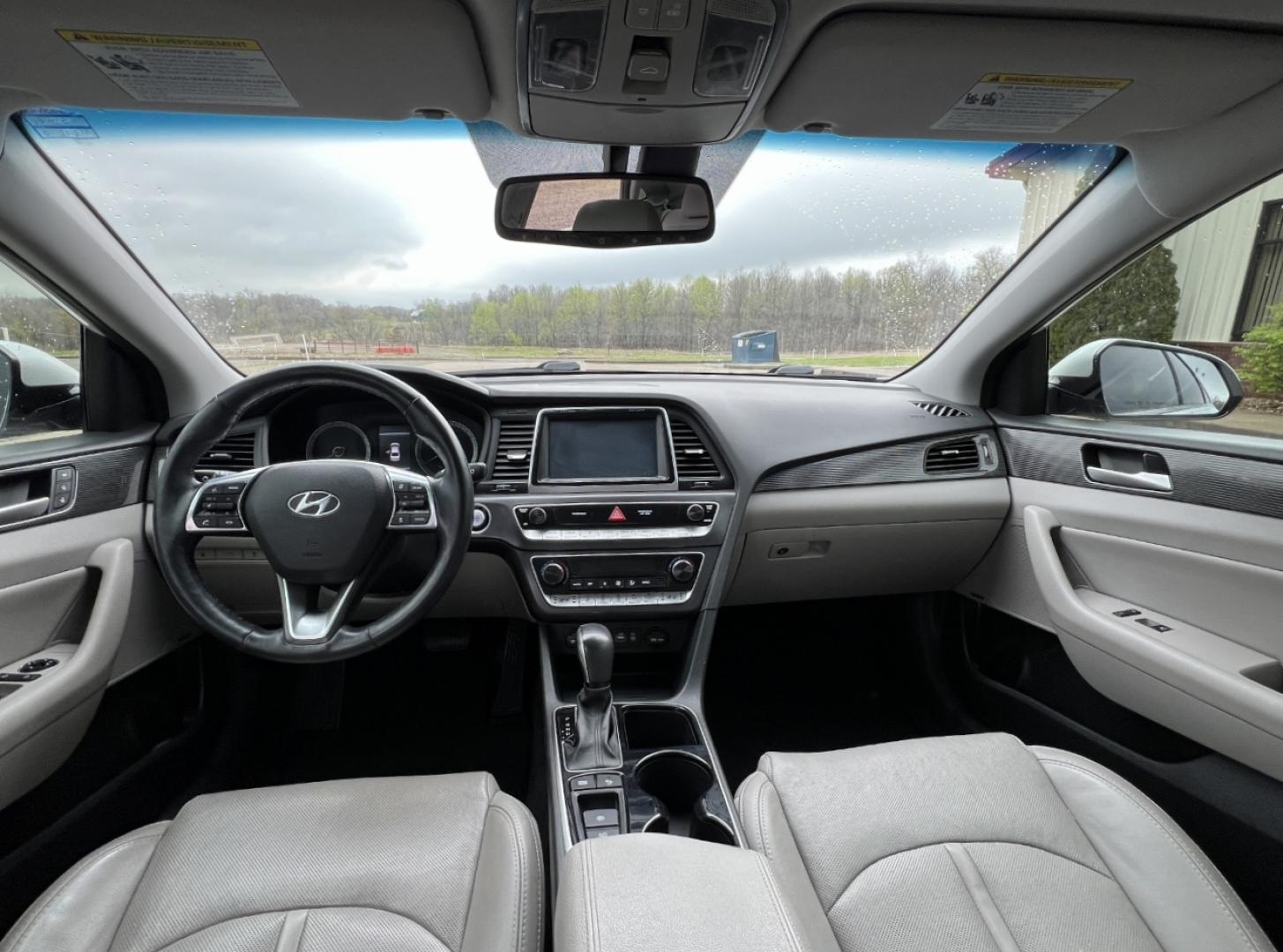 2018 WHITE /Tan HYUNDAI SONATA LIMITED (5NPE34AF0JH) with an 2.4L engine, Automatic transmission, located at 2990 Old Orchard Rd., Jackson, MO, 63755, 37.354214, -89.612106 - Photo#25