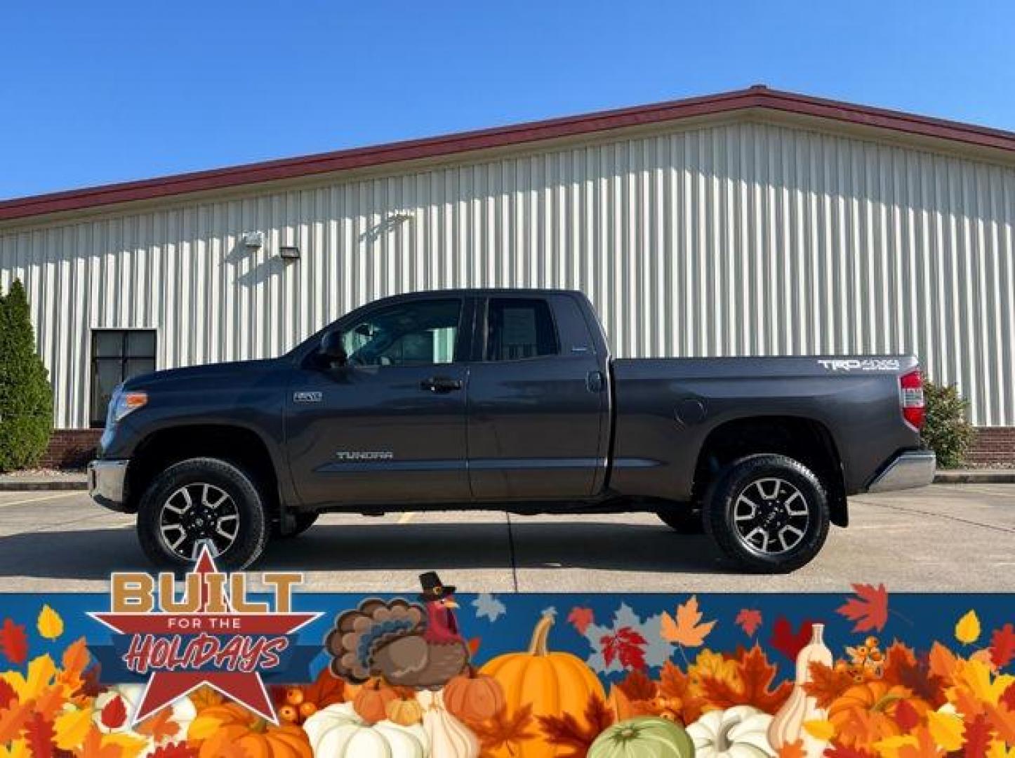 2016 GRAY /Gray TOYOTA TUNDRA DOUBLE CAB SR/SR5 (5TFUW5F13GX) with an 5.7L engine, Automatic transmission, located at 2990 Old Orchard Rd., Jackson, MO, 63755, 37.354214, -89.612106 - Photo#6