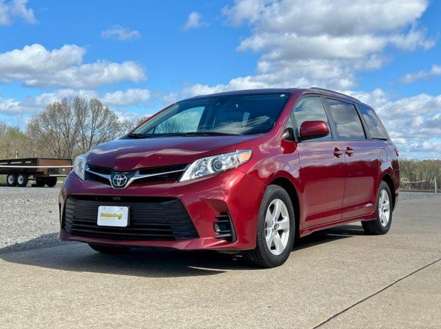 2020 MAROON /Tan TOYOTA SIENNA LE (5TDKZ3DC6LS) with an 3.5L engine, Automatic transmission, located at 2990 Old Orchard Rd., Jackson, MO, 63755, 37.354214, -89.612106 - Photo#4