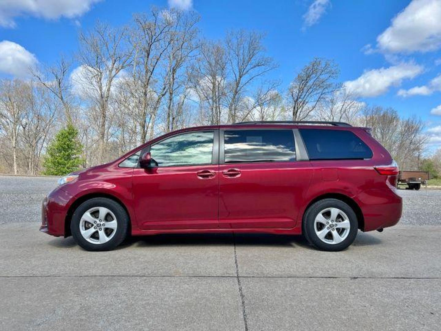 2020 MAROON /Tan TOYOTA SIENNA LE (5TDKZ3DC6LS) with an 3.5L engine, Automatic transmission, located at 2990 Old Orchard Rd., Jackson, MO, 63755, 37.354214, -89.612106 - Photo#5