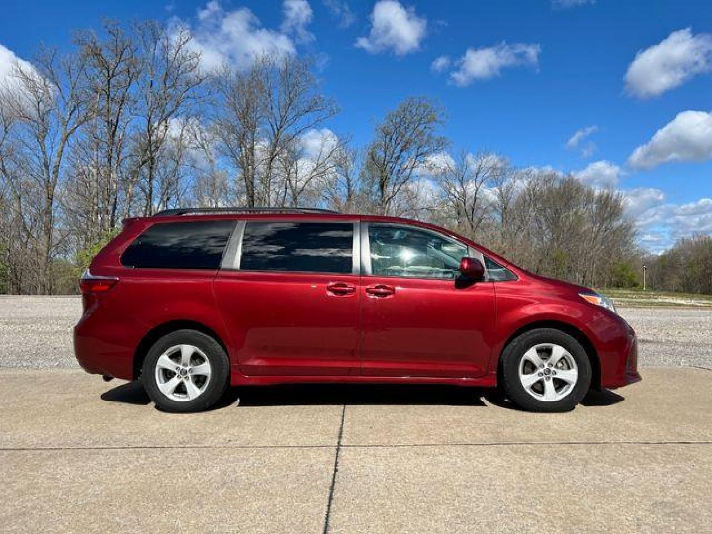 2020 MAROON /Tan TOYOTA SIENNA LE (5TDKZ3DC6LS) with an 3.5L engine, Automatic transmission, located at 2990 Old Orchard Rd., Jackson, MO, 63755, 37.354214, -89.612106 - Photo#6