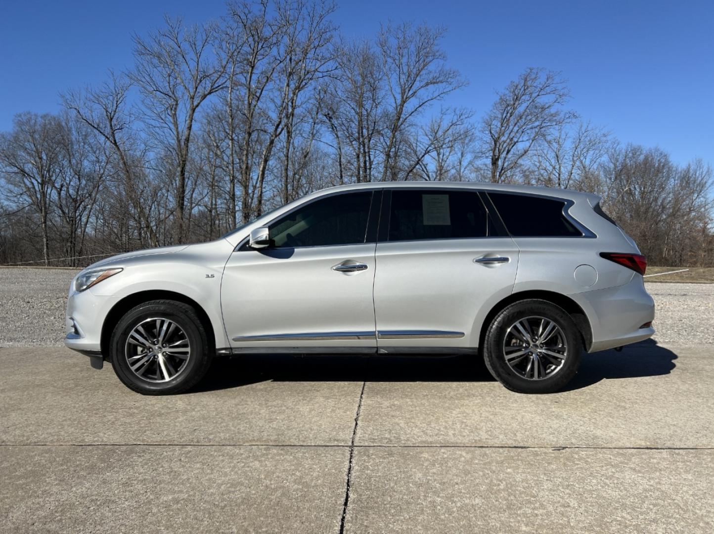 2016 SILVER /Black Leather INFINITI QX60 (5N1AL0MN1GC) with an 3.5L V6 engine, Continuously Variable transmission, located at 2990 Old Orchard Rd., Jackson, MO, 63755, 37.354214, -89.612106 - 2016 Infiniti QX60 166xxx miles Front Wheel Drive 3.5L V6 Automatic Leather 3rd Row Backup Camera Power/Heated Seats Sunroof Cruise Power Windows/Locks/Mirrors We have financing available and we accept trades! Fill out a credit application on our website or come by today! If you have an - Photo#7