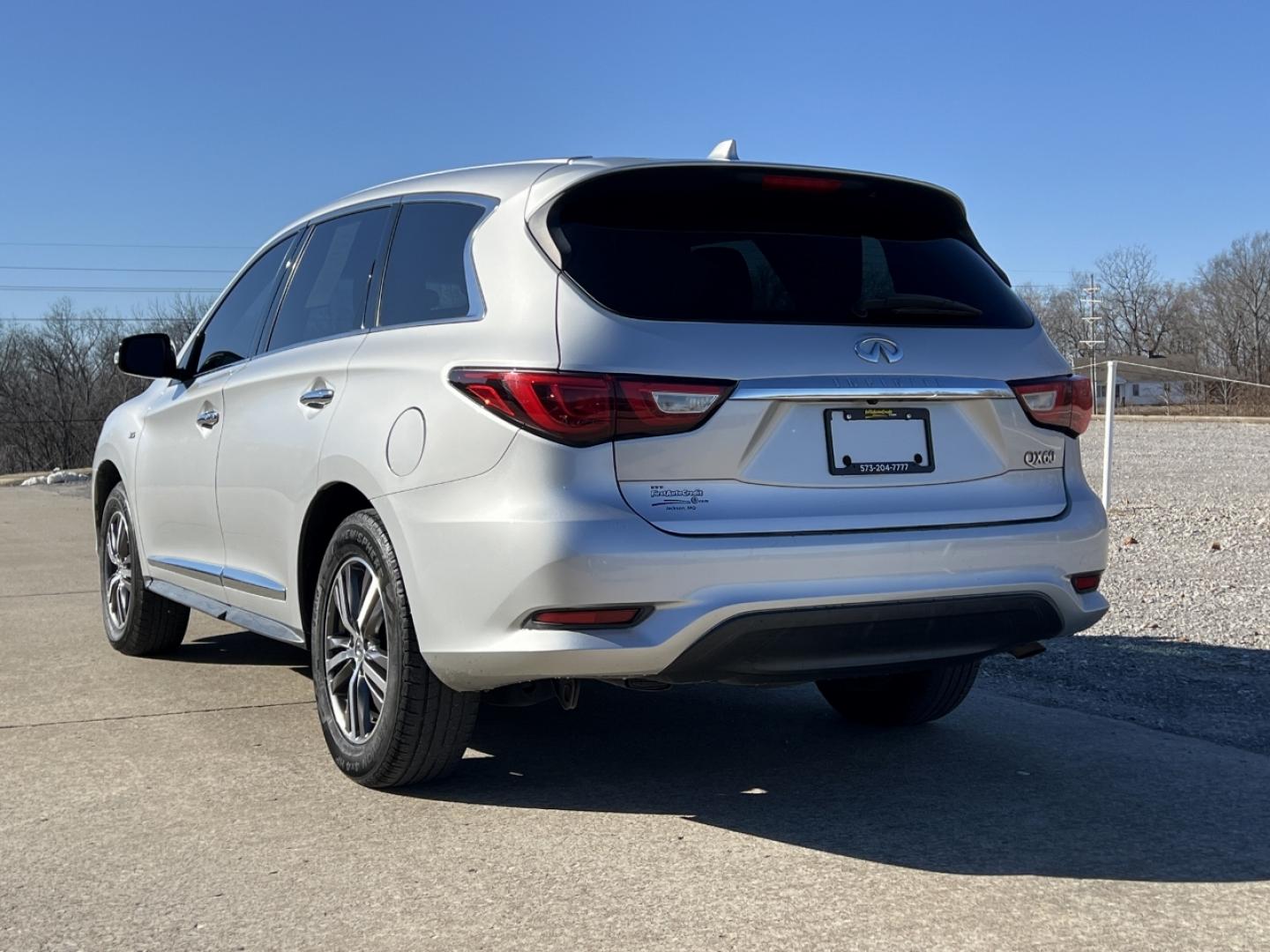 2016 SILVER /Black Leather INFINITI QX60 (5N1AL0MN1GC) with an 3.5L V6 engine, Continuously Variable transmission, located at 2990 Old Orchard Rd., Jackson, MO, 63755, 37.354214, -89.612106 - 2016 Infiniti QX60 166xxx miles Front Wheel Drive 3.5L V6 Automatic Leather 3rd Row Backup Camera Power/Heated Seats Sunroof Cruise Power Windows/Locks/Mirrors We have financing available and we accept trades! Fill out a credit application on our website or come by today! If you have an - Photo#10