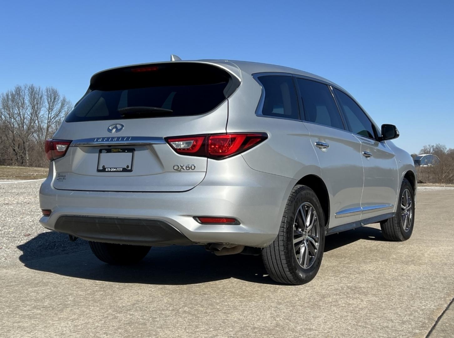 2016 SILVER /Black Leather INFINITI QX60 (5N1AL0MN1GC) with an 3.5L V6 engine, Continuously Variable transmission, located at 2990 Old Orchard Rd., Jackson, MO, 63755, 37.354214, -89.612106 - 2016 Infiniti QX60 166xxx miles Front Wheel Drive 3.5L V6 Automatic Leather 3rd Row Backup Camera Power/Heated Seats Sunroof Cruise Power Windows/Locks/Mirrors We have financing available and we accept trades! Fill out a credit application on our website or come by today! If you have an - Photo#9