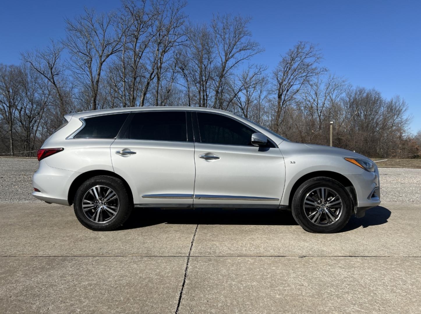 2016 SILVER /Black Leather INFINITI QX60 (5N1AL0MN1GC) with an 3.5L V6 engine, Continuously Variable transmission, located at 2990 Old Orchard Rd., Jackson, MO, 63755, 37.354214, -89.612106 - 2016 Infiniti QX60 166xxx miles Front Wheel Drive 3.5L V6 Automatic Leather 3rd Row Backup Camera Power/Heated Seats Sunroof Cruise Power Windows/Locks/Mirrors We have financing available and we accept trades! Fill out a credit application on our website or come by today! If you have an - Photo#8