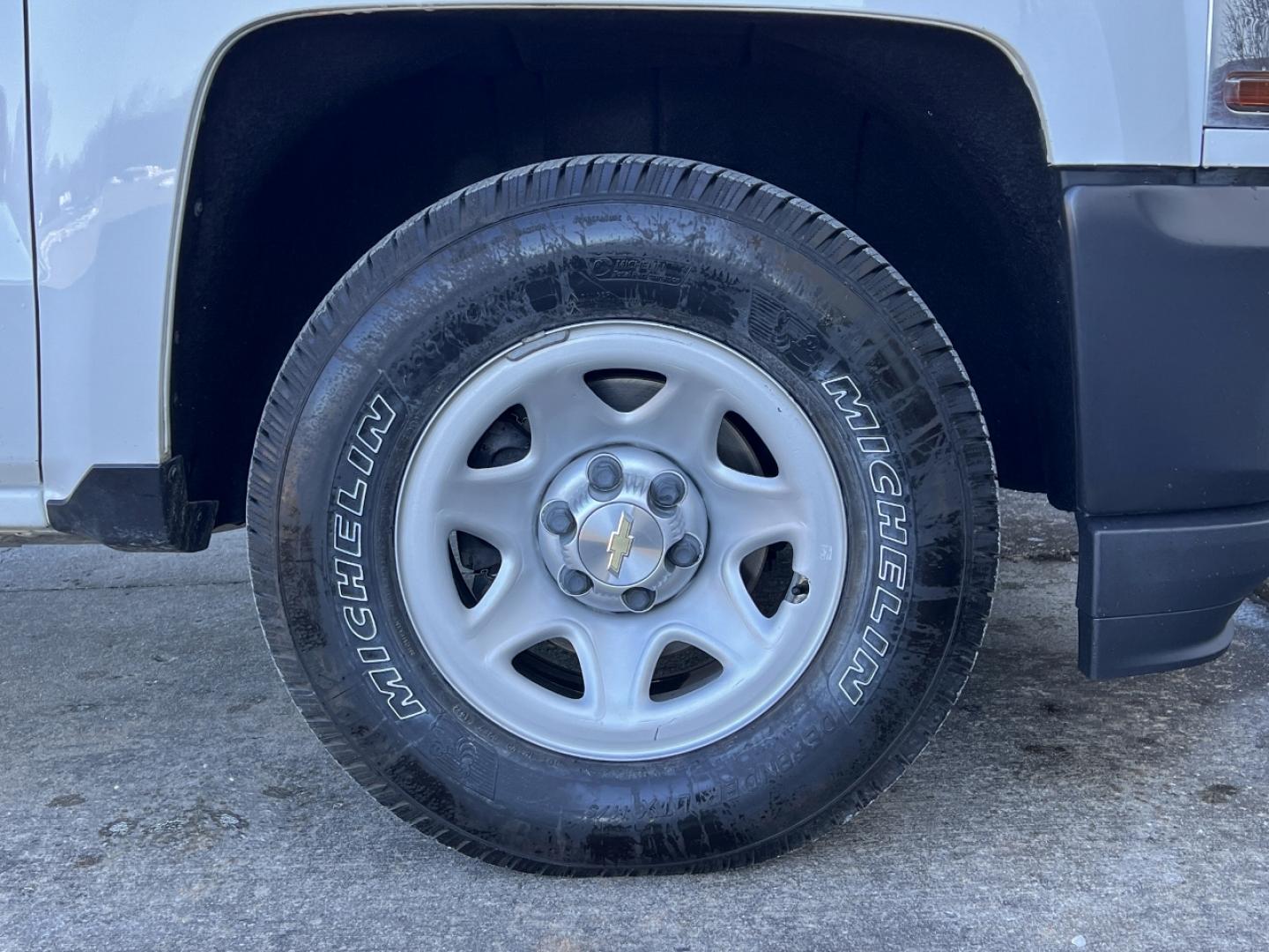 2018 WHITE /Gray Cloth CHEVROLET SILVERADO 1500 WORK TRUCK (1GCNCNEC7JZ) with an 5.3L V8 engine, Automatic transmission, located at 2990 Old Orchard Rd., Jackson, MO, 63755, 37.354214, -89.612106 - 2018 Chevrolet Silverado 1500 Work Truck 103xxx miles Rear Wheel Drive 5.3L V8 Automatic Backup Camera Bluetooth Cruise Power Windows/Locks/Mirrors We have financing available and we accept trades! Fill out a credit application on our website or come by today! If you have any questions, gi - Photo#31