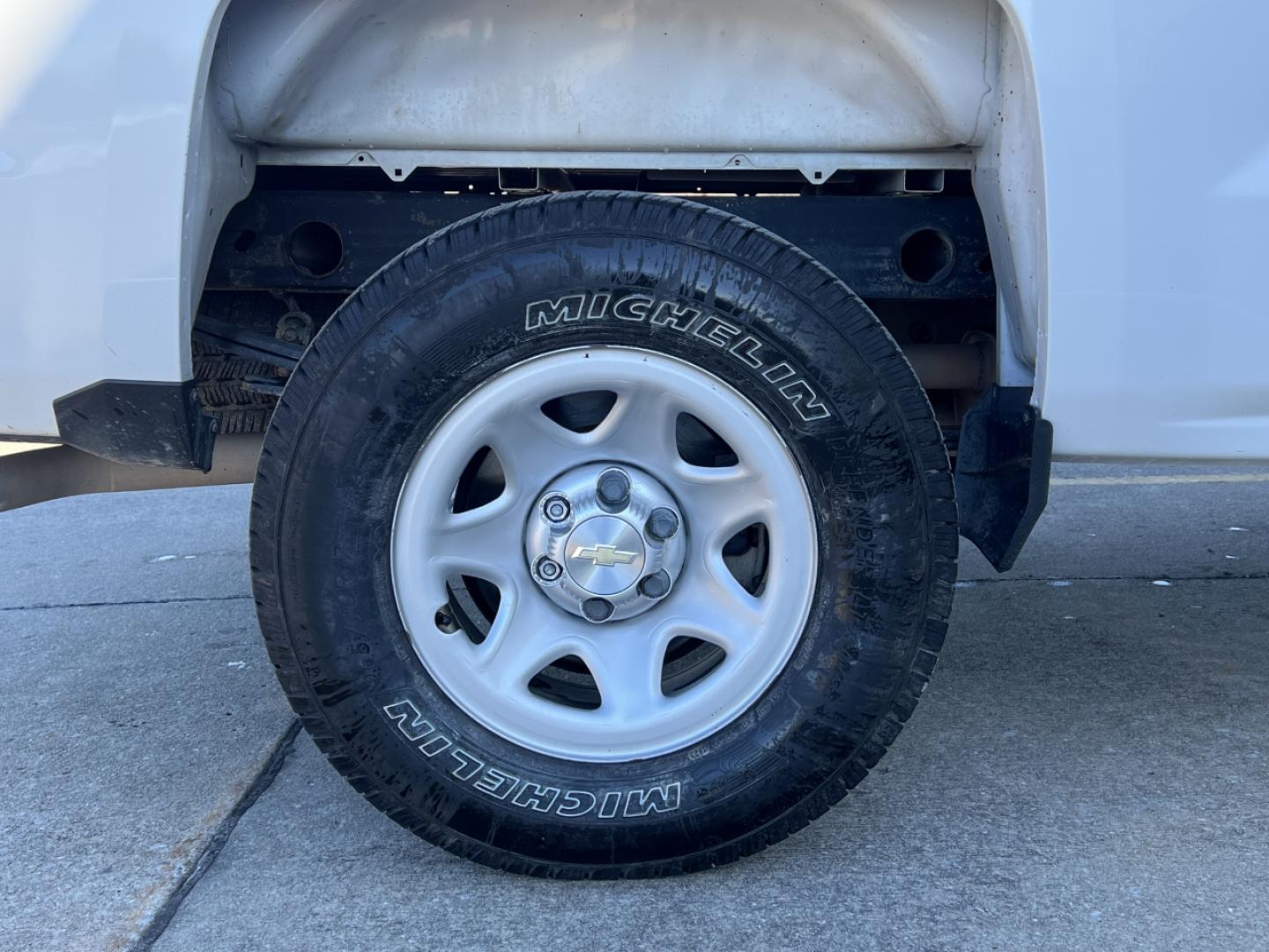 2018 WHITE /Gray Cloth CHEVROLET SILVERADO 1500 WORK TRUCK (1GCNCNEC7JZ) with an 5.3L V8 engine, Automatic transmission, located at 2990 Old Orchard Rd., Jackson, MO, 63755, 37.354214, -89.612106 - 2018 Chevrolet Silverado 1500 Work Truck 103xxx miles Rear Wheel Drive 5.3L V8 Automatic Backup Camera Bluetooth Cruise Power Windows/Locks/Mirrors We have financing available and we accept trades! Fill out a credit application on our website or come by today! If you have any questions, gi - Photo#30