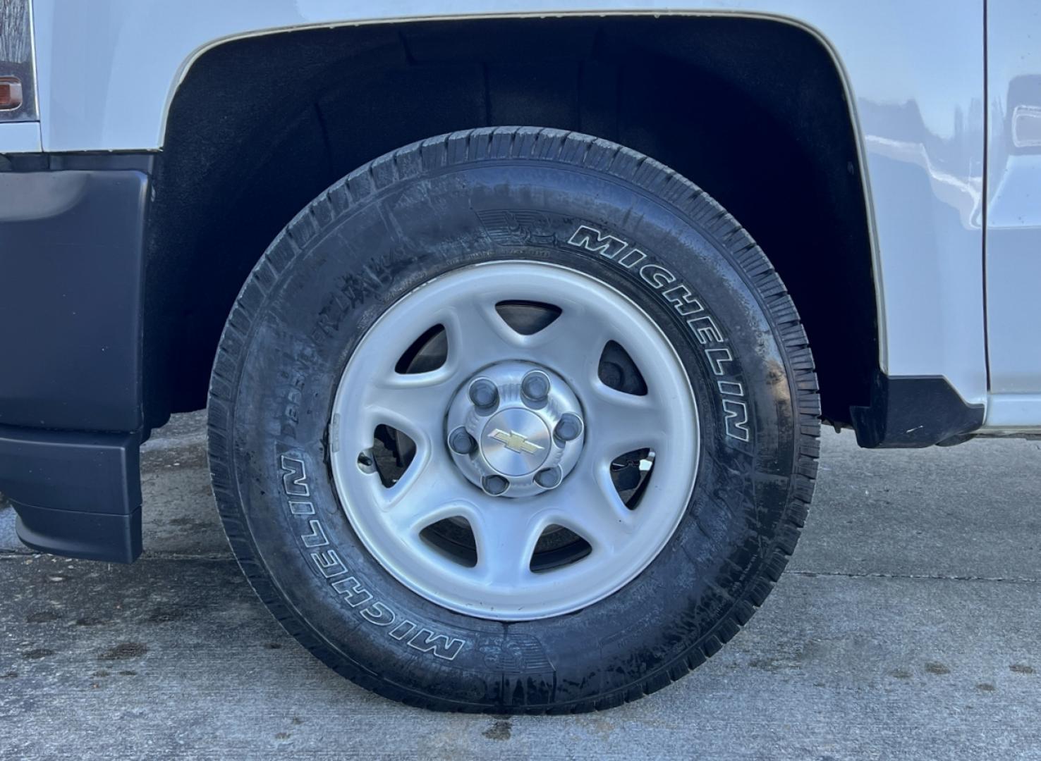 2018 WHITE /Gray Cloth CHEVROLET SILVERADO 1500 WORK TRUCK (1GCNCNEC7JZ) with an 5.3L V8 engine, Automatic transmission, located at 2990 Old Orchard Rd., Jackson, MO, 63755, 37.354214, -89.612106 - 2018 Chevrolet Silverado 1500 Work Truck 103xxx miles Rear Wheel Drive 5.3L V8 Automatic Backup Camera Bluetooth Cruise Power Windows/Locks/Mirrors We have financing available and we accept trades! Fill out a credit application on our website or come by today! If you have any questions, gi - Photo#27