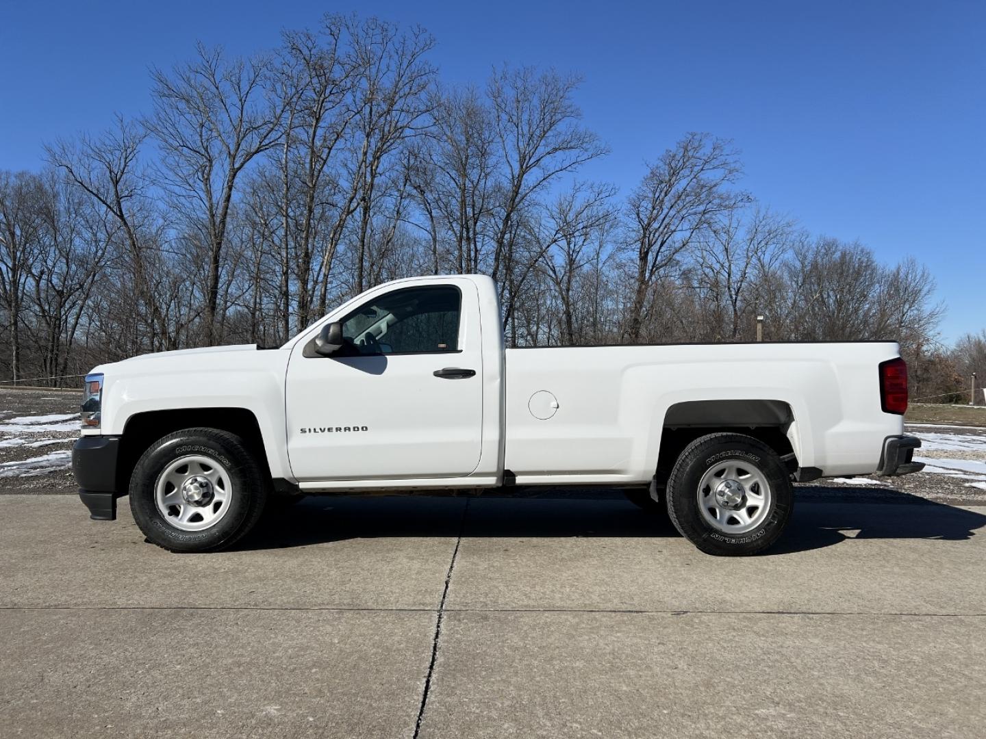 2018 WHITE /Gray Cloth CHEVROLET SILVERADO 1500 WORK TRUCK (1GCNCNEC7JZ) with an 5.3L V8 engine, Automatic transmission, located at 2990 Old Orchard Rd., Jackson, MO, 63755, 37.354214, -89.612106 - 2018 Chevrolet Silverado 1500 Work Truck 103xxx miles Rear Wheel Drive 5.3L V8 Automatic Backup Camera Bluetooth Cruise Power Windows/Locks/Mirrors We have financing available and we accept trades! Fill out a credit application on our website or come by today! If you have any questions, gi - Photo#4