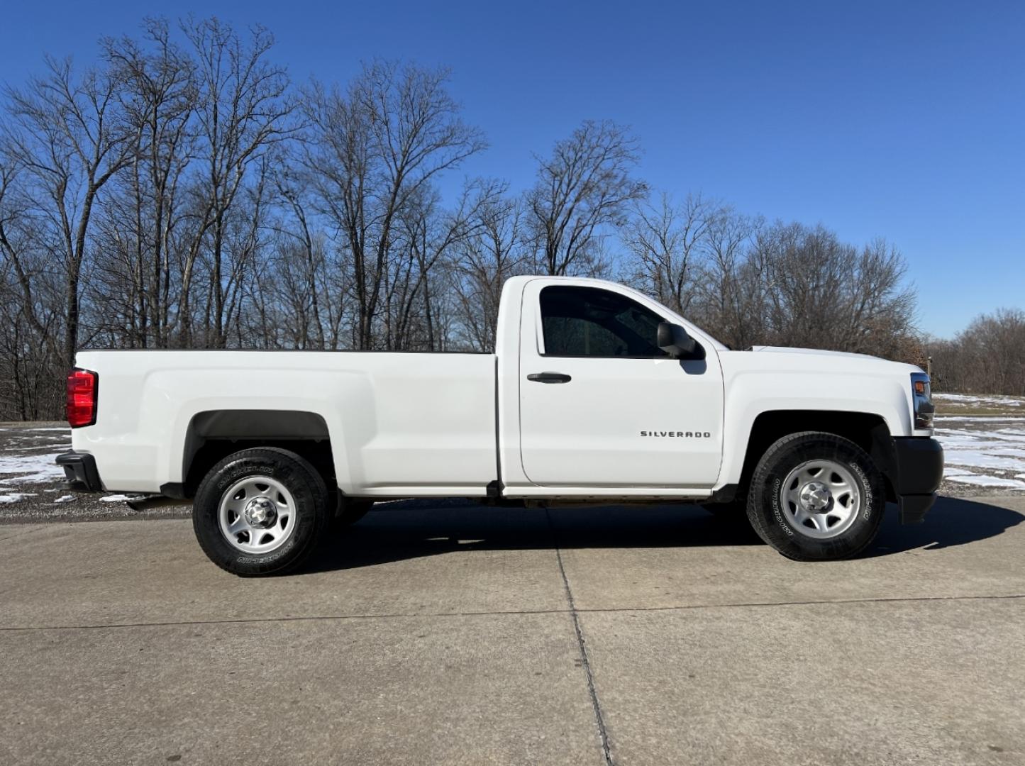 2018 WHITE /Gray Cloth CHEVROLET SILVERADO 1500 WORK TRUCK (1GCNCNEC7JZ) with an 5.3L V8 engine, Automatic transmission, located at 2990 Old Orchard Rd., Jackson, MO, 63755, 37.354214, -89.612106 - 2018 Chevrolet Silverado 1500 Work Truck 103xxx miles Rear Wheel Drive 5.3L V8 Automatic Backup Camera Bluetooth Cruise Power Windows/Locks/Mirrors We have financing available and we accept trades! Fill out a credit application on our website or come by today! If you have any questions, gi - Photo#5