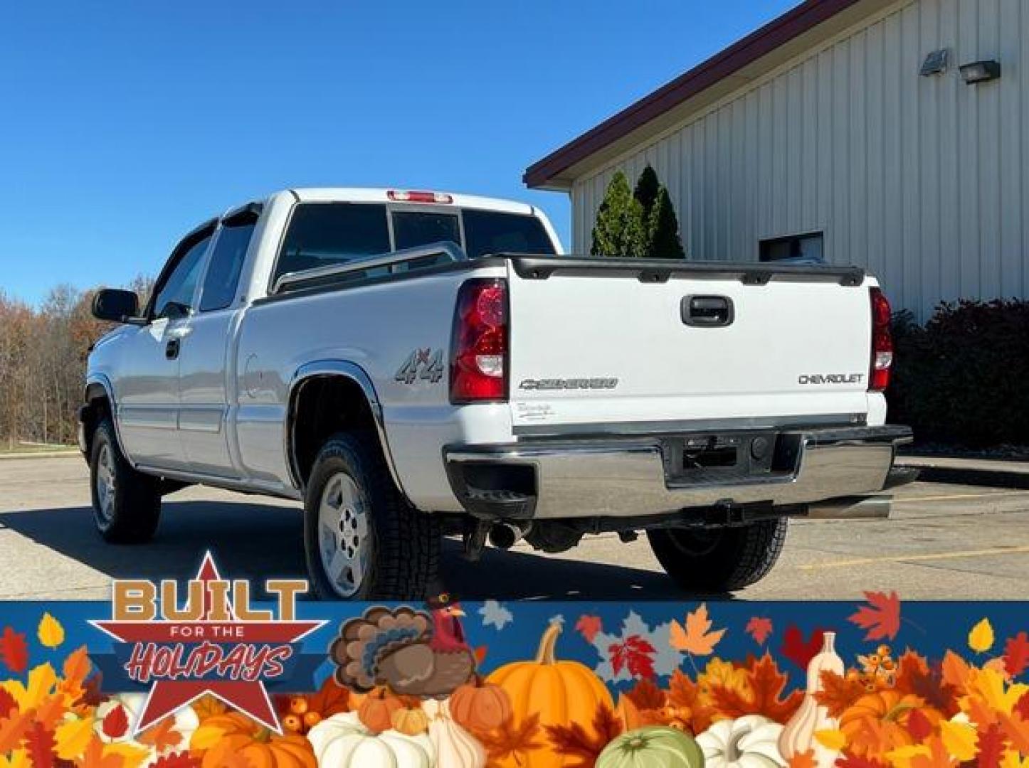 2005 WHITE /Gray CHEVROLET SILVERADO 1500 (1GCEK19B15E) with an 5.3L engine, Automatic transmission, located at 2990 Old Orchard Rd., Jackson, MO, 63755, 37.354214, -89.612106 - Photo#9