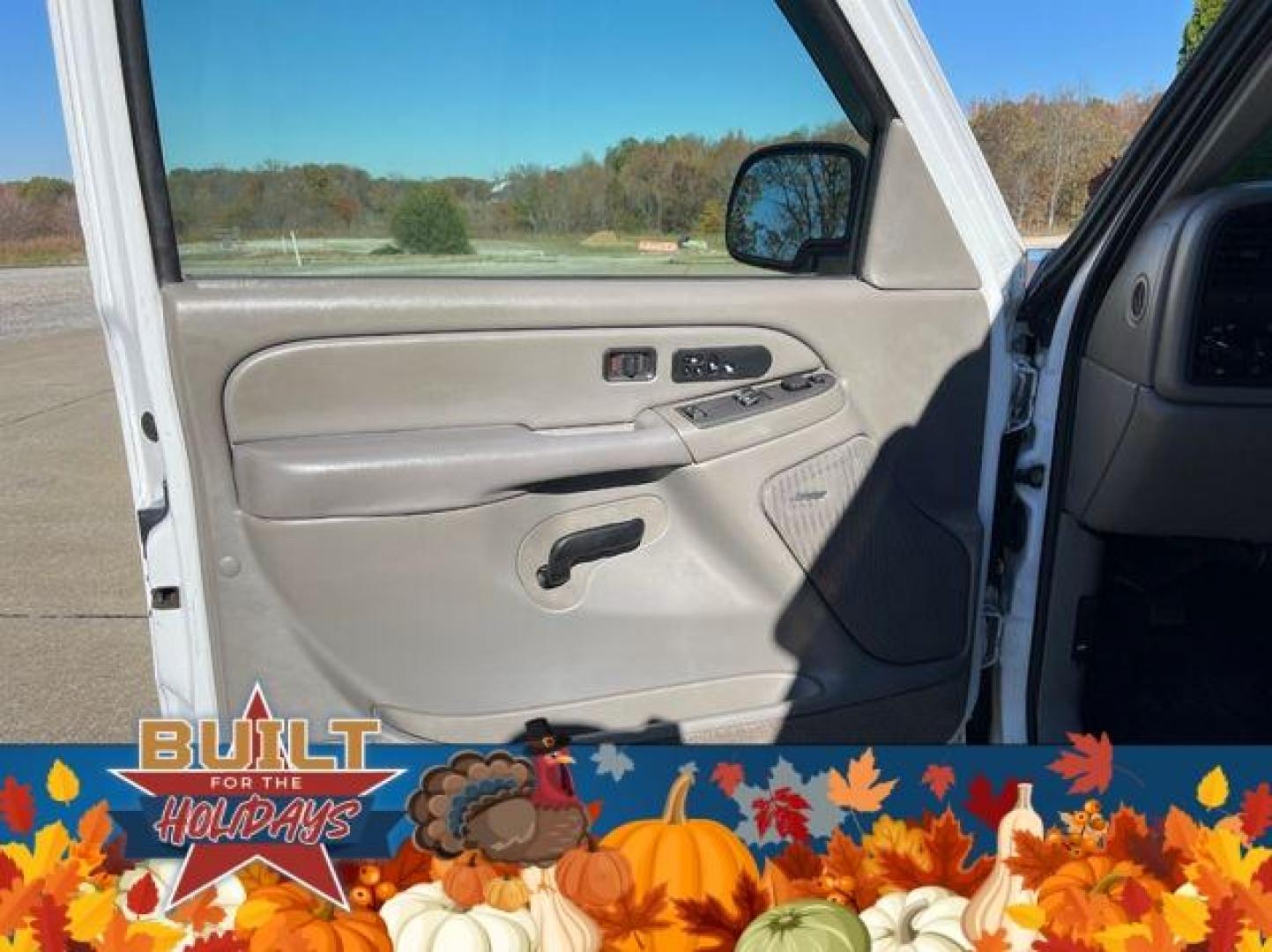 2005 WHITE /Gray CHEVROLET SILVERADO 1500 (1GCEK19B15E) with an 5.3L engine, Automatic transmission, located at 2990 Old Orchard Rd., Jackson, MO, 63755, 37.354214, -89.612106 - Photo#12