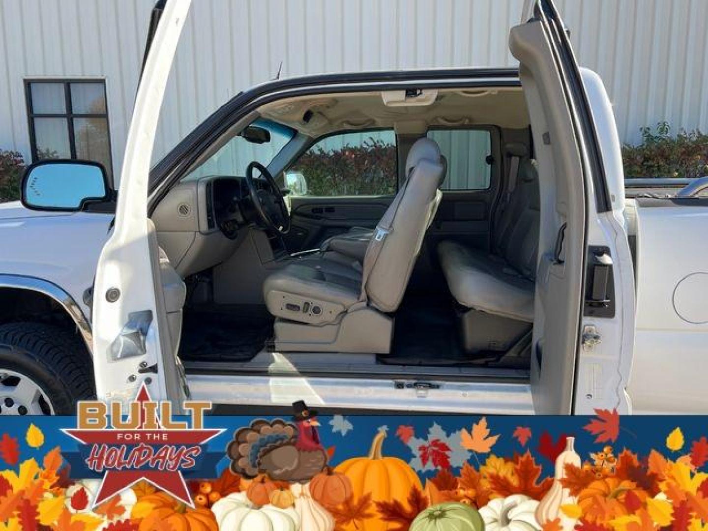 2005 WHITE /Gray CHEVROLET SILVERADO 1500 (1GCEK19B15E) with an 5.3L engine, Automatic transmission, located at 2990 Old Orchard Rd., Jackson, MO, 63755, 37.354214, -89.612106 - Photo#17