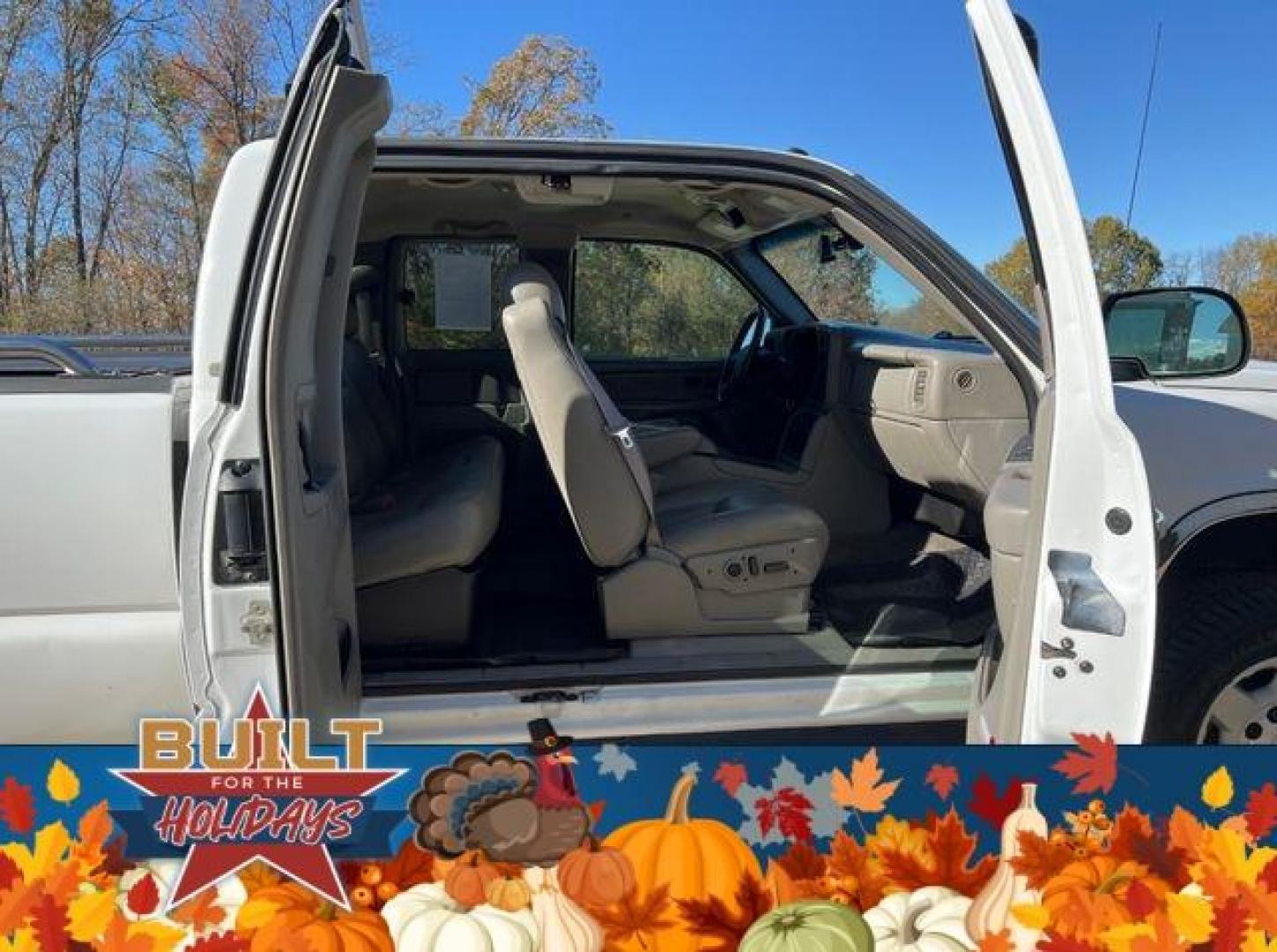 2005 WHITE /Gray CHEVROLET SILVERADO 1500 (1GCEK19B15E) with an 5.3L engine, Automatic transmission, located at 2990 Old Orchard Rd., Jackson, MO, 63755, 37.354214, -89.612106 - Photo#19