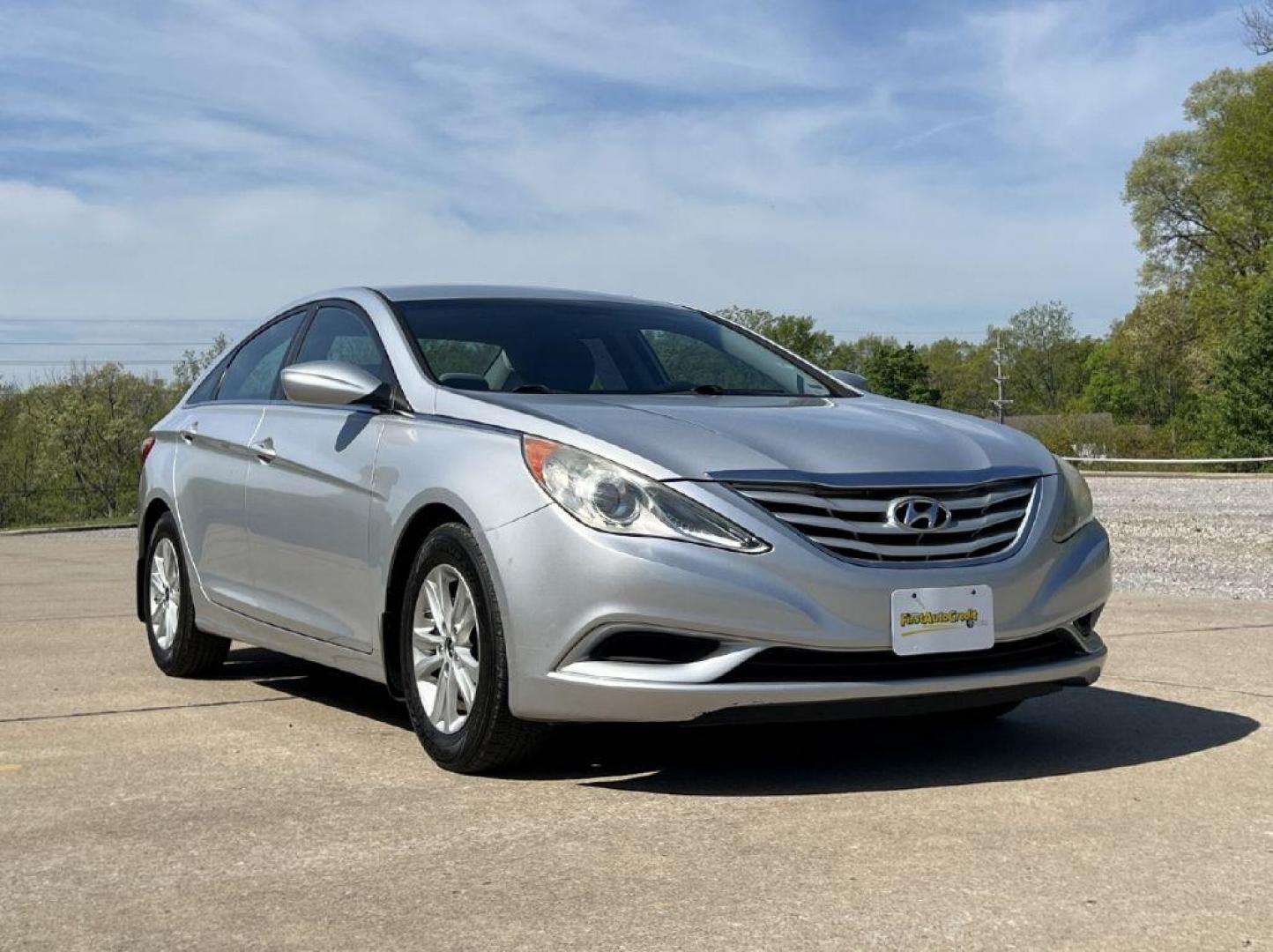 2011 SILVER /Gray HYUNDAI SONATA GLS (5NPEB4AC5BH) with an 2.4L engine, Automatic transmission, located at 2990 Old Orchard Rd., Jackson, MO, 63755, 37.354214, -89.612106 - Photo#0