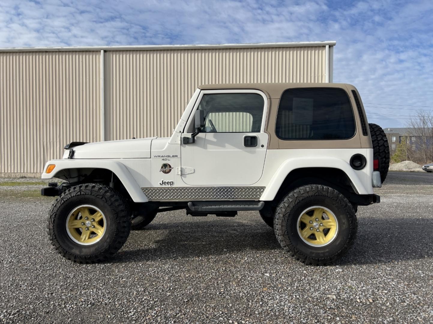 2000 WHITE /Green/Tan Cloth JEEP WRANGLER / TJ SAHARA (1J4FA59S3YP) with an 4.0L engine, Automatic transmission, located at 2990 Old Orchard Rd., Jackson, MO, 63755, 37.354214, -89.612106 - Photo#6