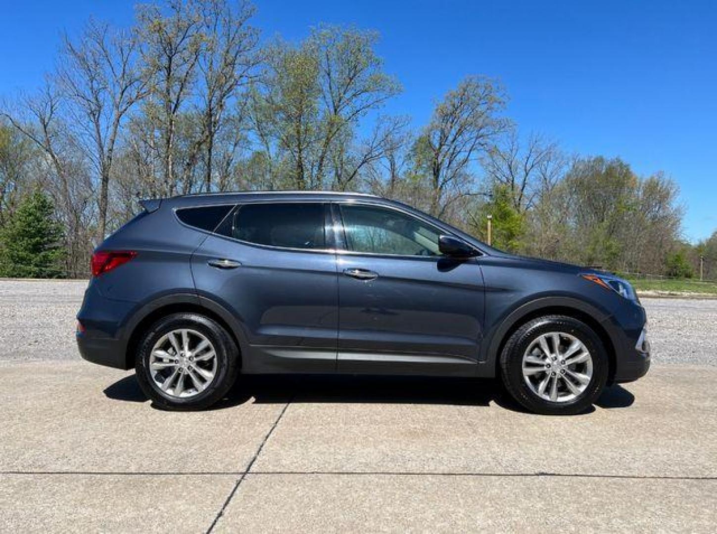 2018 BLUE /Tan HYUNDAI SANTA FE SPORT (5NMZU4LA0JH) with an 2.0L engine, Automatic transmission, located at 2990 Old Orchard Rd., Jackson, MO, 63755, 37.354214, -89.612106 - Photo#7