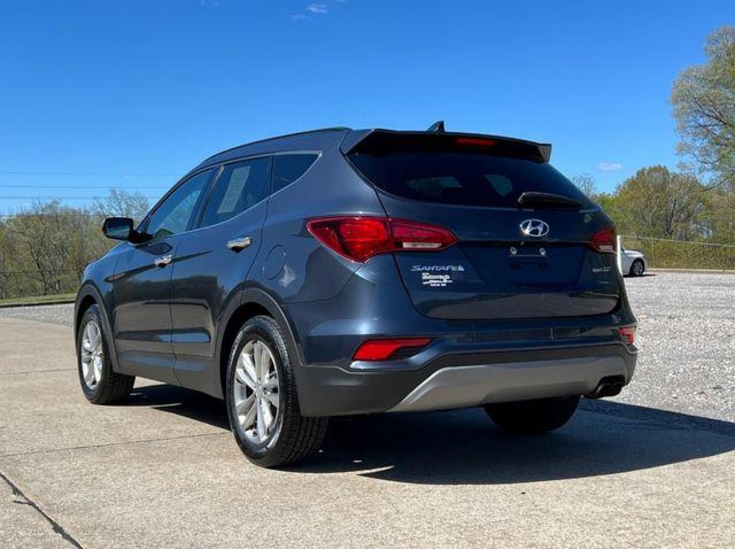 2018 BLUE /Tan HYUNDAI SANTA FE SPORT (5NMZU4LA0JH) with an 2.0L engine, Automatic transmission, located at 2990 Old Orchard Rd., Jackson, MO, 63755, 37.354214, -89.612106 - Photo#9