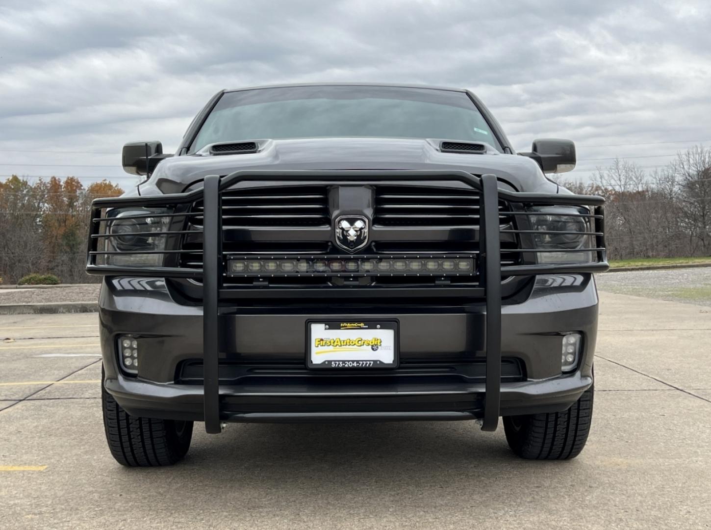 2015 GRAY /Black Leather/Cloth RAM 1500 SPORT (1C6RR7MT7FS) with an 5.7L engine, Automatic transmission, located at 2990 Old Orchard Rd., Jackson, MO, 63755, 37.354214, -89.612106 - Photo#14