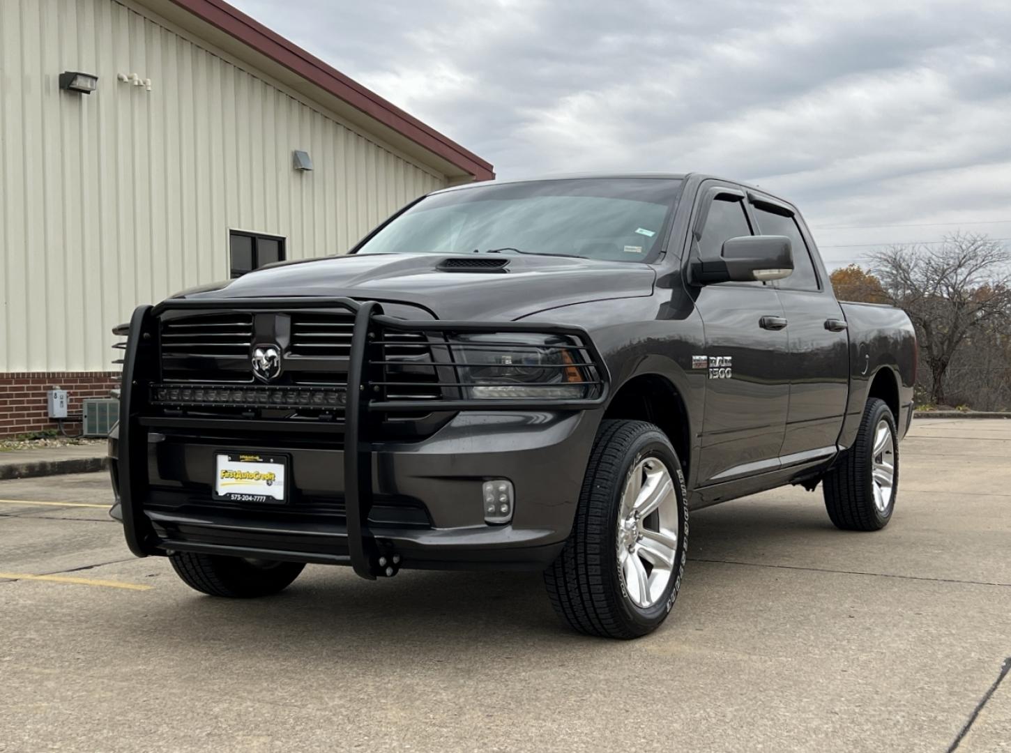 2015 GRAY /Black Leather/Cloth RAM 1500 SPORT (1C6RR7MT7FS) with an 5.7L engine, Automatic transmission, located at 2990 Old Orchard Rd., Jackson, MO, 63755, 37.354214, -89.612106 - Photo#8