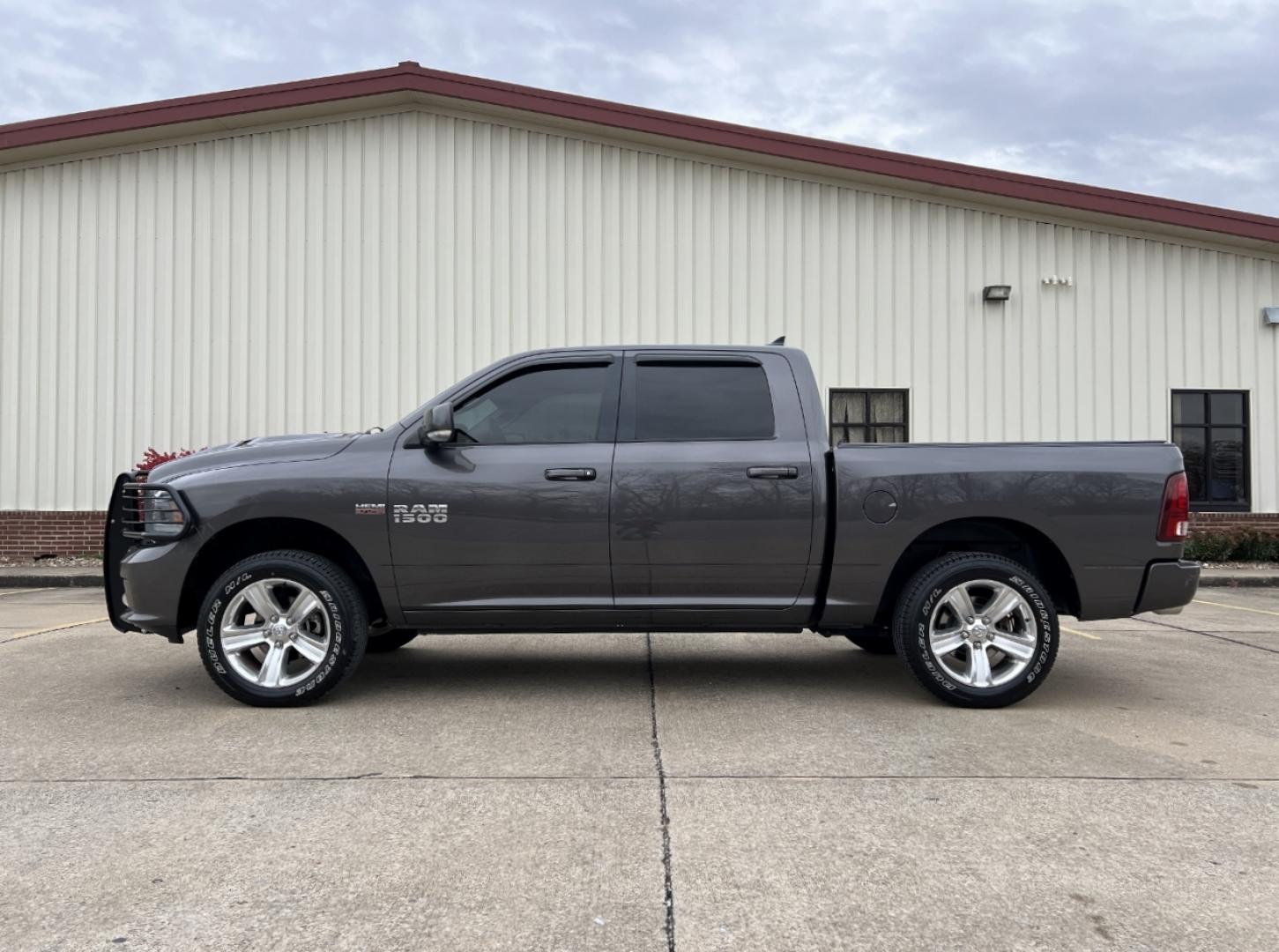 2015 GRAY /Black Leather/Cloth RAM 1500 SPORT (1C6RR7MT7FS) with an 5.7L engine, Automatic transmission, located at 2990 Old Orchard Rd., Jackson, MO, 63755, 37.354214, -89.612106 - Photo#9