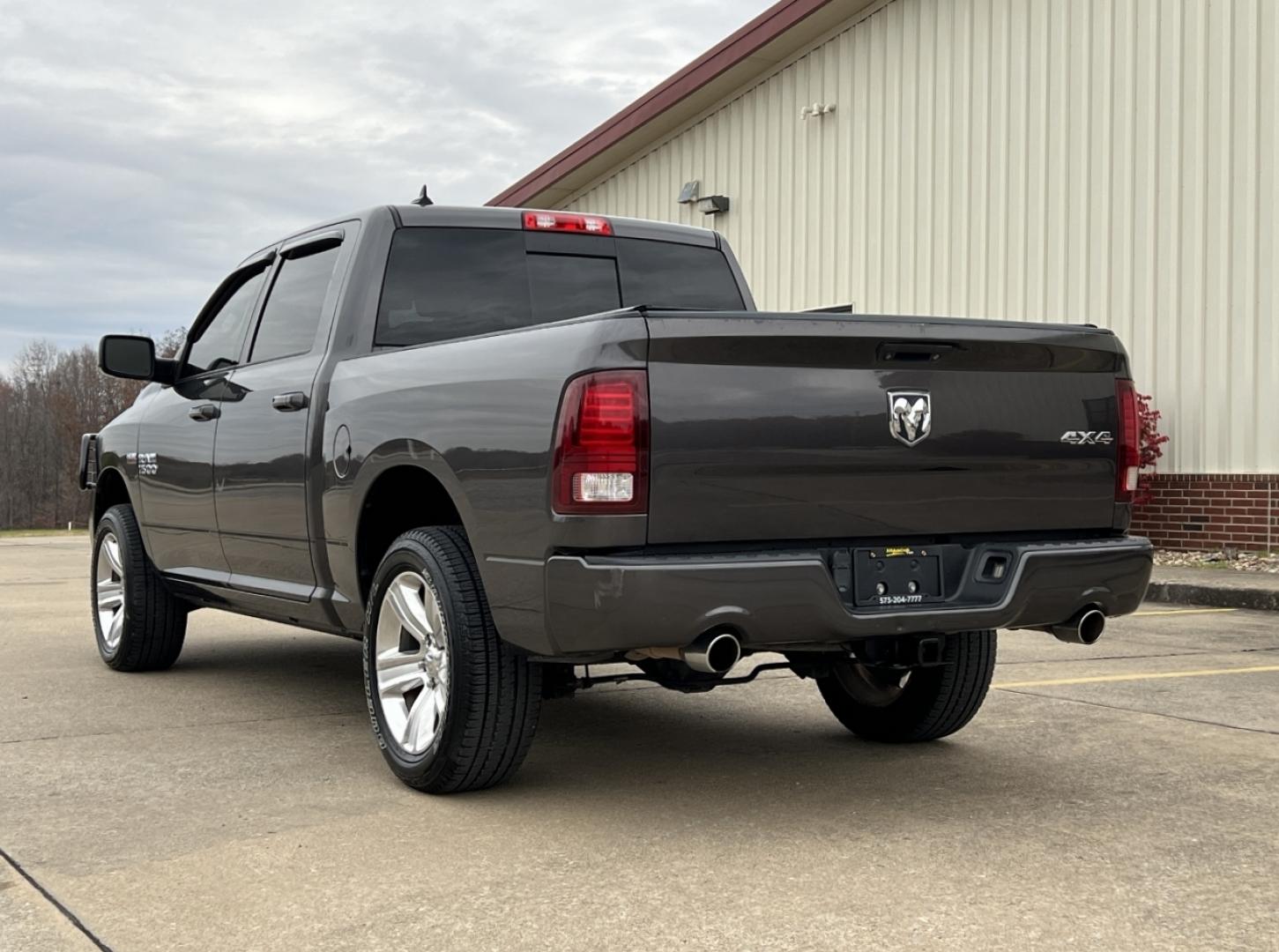 2015 GRAY /Black Leather/Cloth RAM 1500 SPORT (1C6RR7MT7FS) with an 5.7L engine, Automatic transmission, located at 2990 Old Orchard Rd., Jackson, MO, 63755, 37.354214, -89.612106 - Photo#12