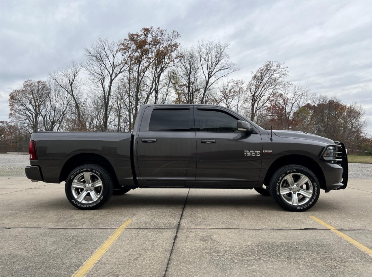 2015 GRAY /Black Leather/Cloth RAM 1500 SPORT (1C6RR7MT7FS) with an 5.7L engine, Automatic transmission, located at 2990 Old Orchard Rd., Jackson, MO, 63755, 37.354214, -89.612106 - Photo#10