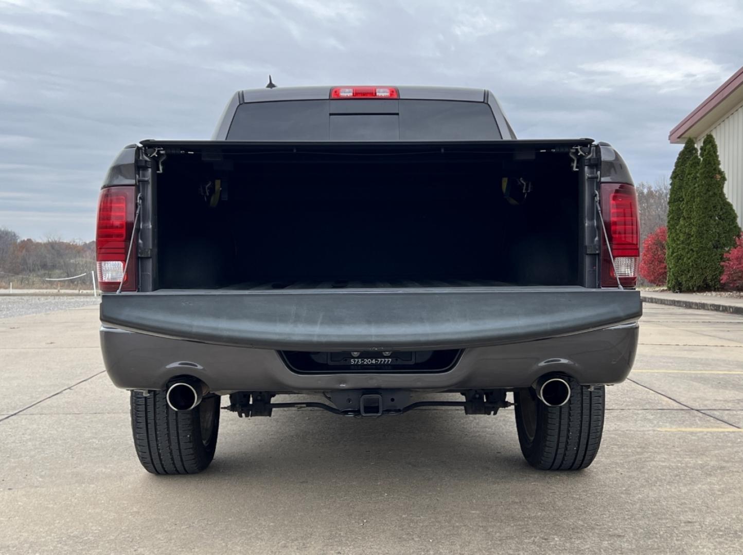 2015 GRAY /Black Leather/Cloth RAM 1500 SPORT (1C6RR7MT7FS) with an 5.7L engine, Automatic transmission, located at 2990 Old Orchard Rd., Jackson, MO, 63755, 37.354214, -89.612106 - Photo#21