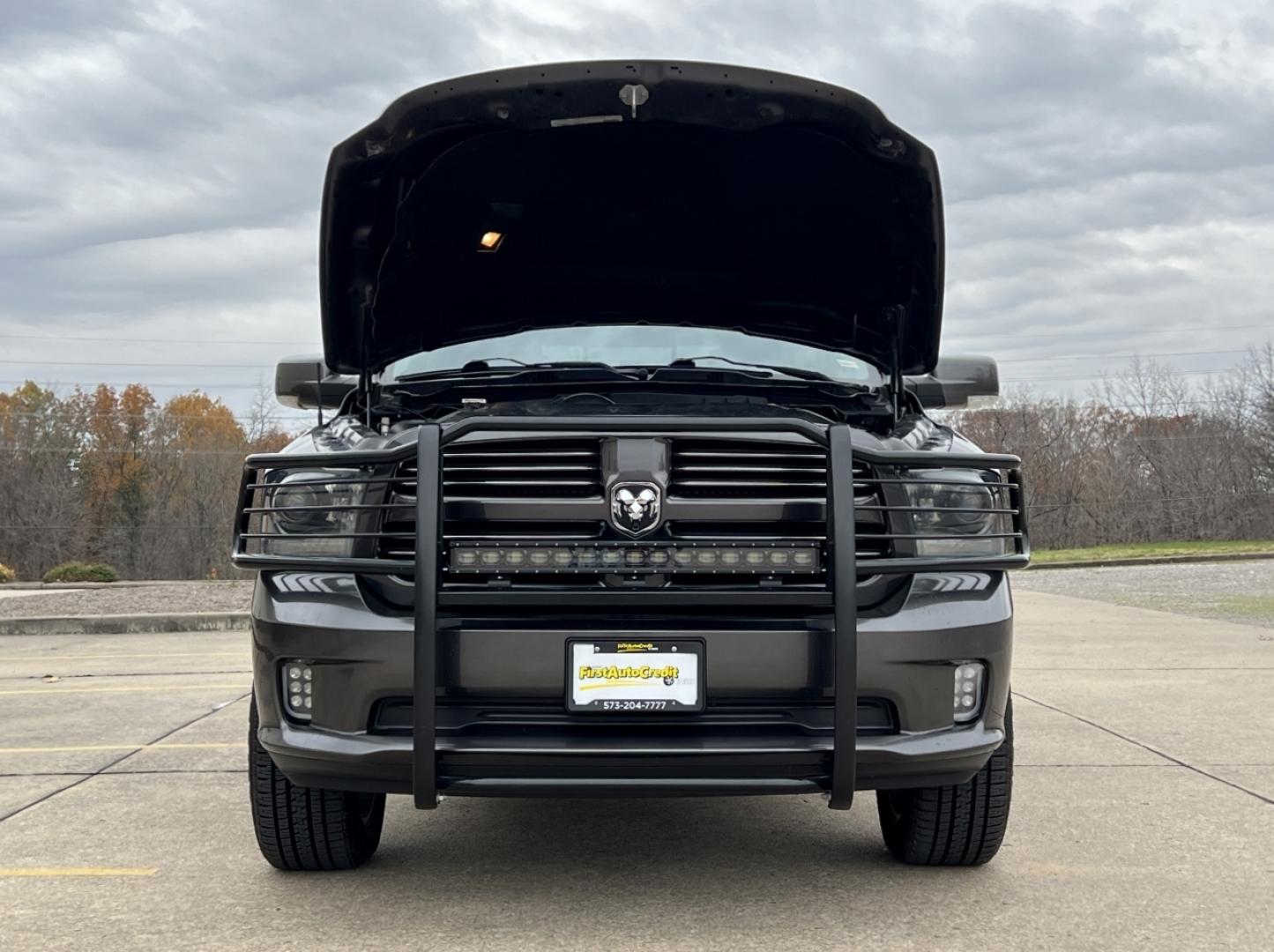 2015 GRAY /Black Leather/Cloth RAM 1500 SPORT (1C6RR7MT7FS) with an 5.7L engine, Automatic transmission, located at 2990 Old Orchard Rd., Jackson, MO, 63755, 37.354214, -89.612106 - Photo#33