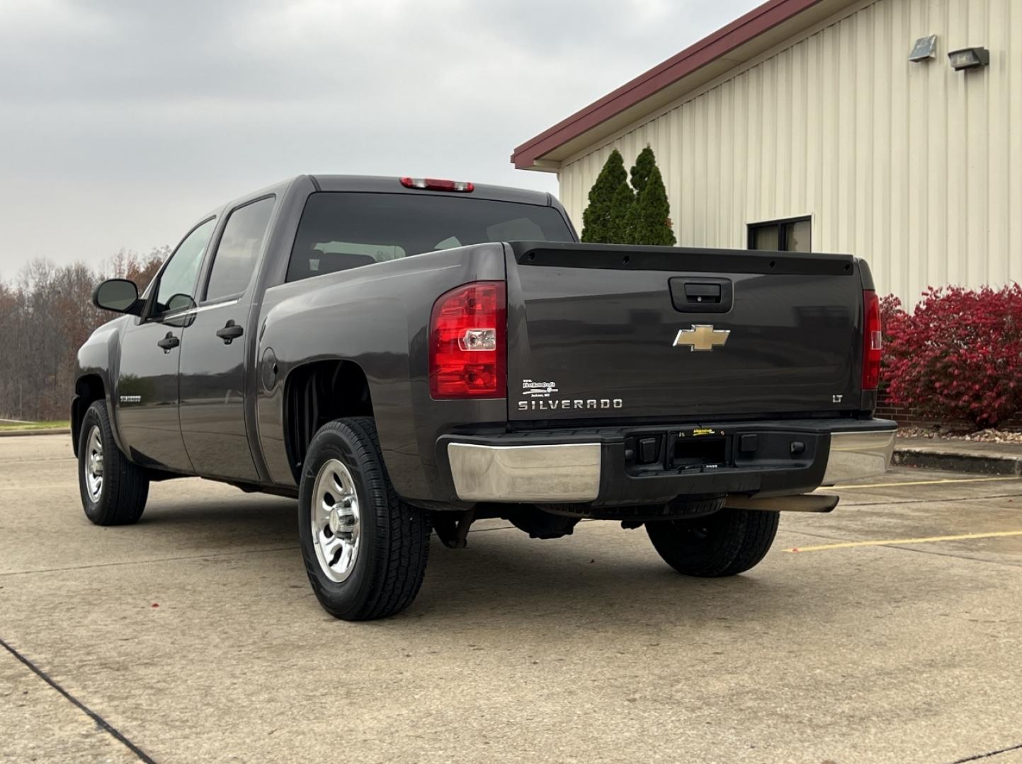 2011 GRAY /Black Cloth CHEVROLET SILVERADO 1500 LT (3GCPCSEA8BG) with an 4.8L engine, Automatic transmission, located at 2990 Old Orchard Rd., Jackson, MO, 63755, 37.354214, -89.612106 - Photo#6