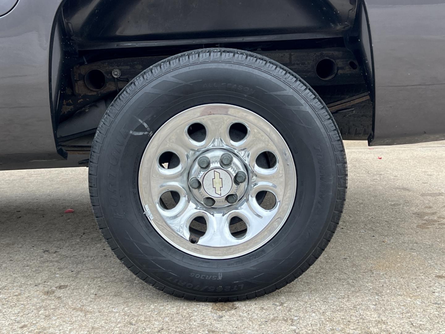 2011 GRAY /Black Cloth CHEVROLET SILVERADO 1500 LT (3GCPCSEA8BG) with an 4.8L engine, Automatic transmission, located at 2990 Old Orchard Rd., Jackson, MO, 63755, 37.354214, -89.612106 - Photo#27