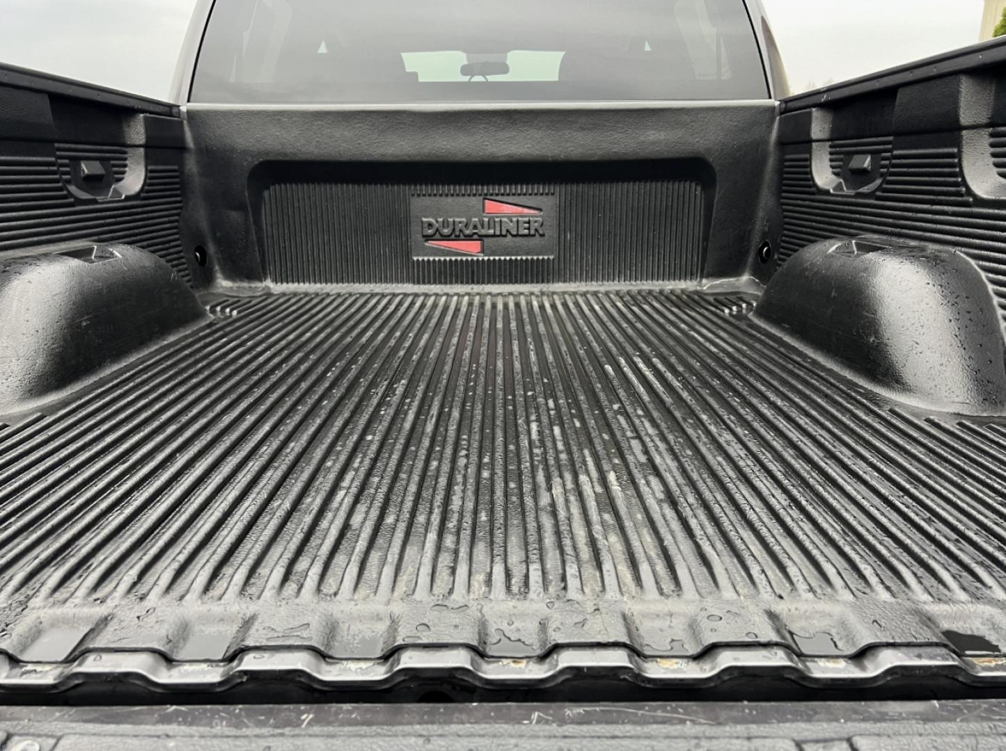 2011 GRAY /Black Cloth CHEVROLET SILVERADO 1500 LT (3GCPCSEA8BG) with an 4.8L engine, Automatic transmission, located at 2990 Old Orchard Rd., Jackson, MO, 63755, 37.354214, -89.612106 - Photo#16