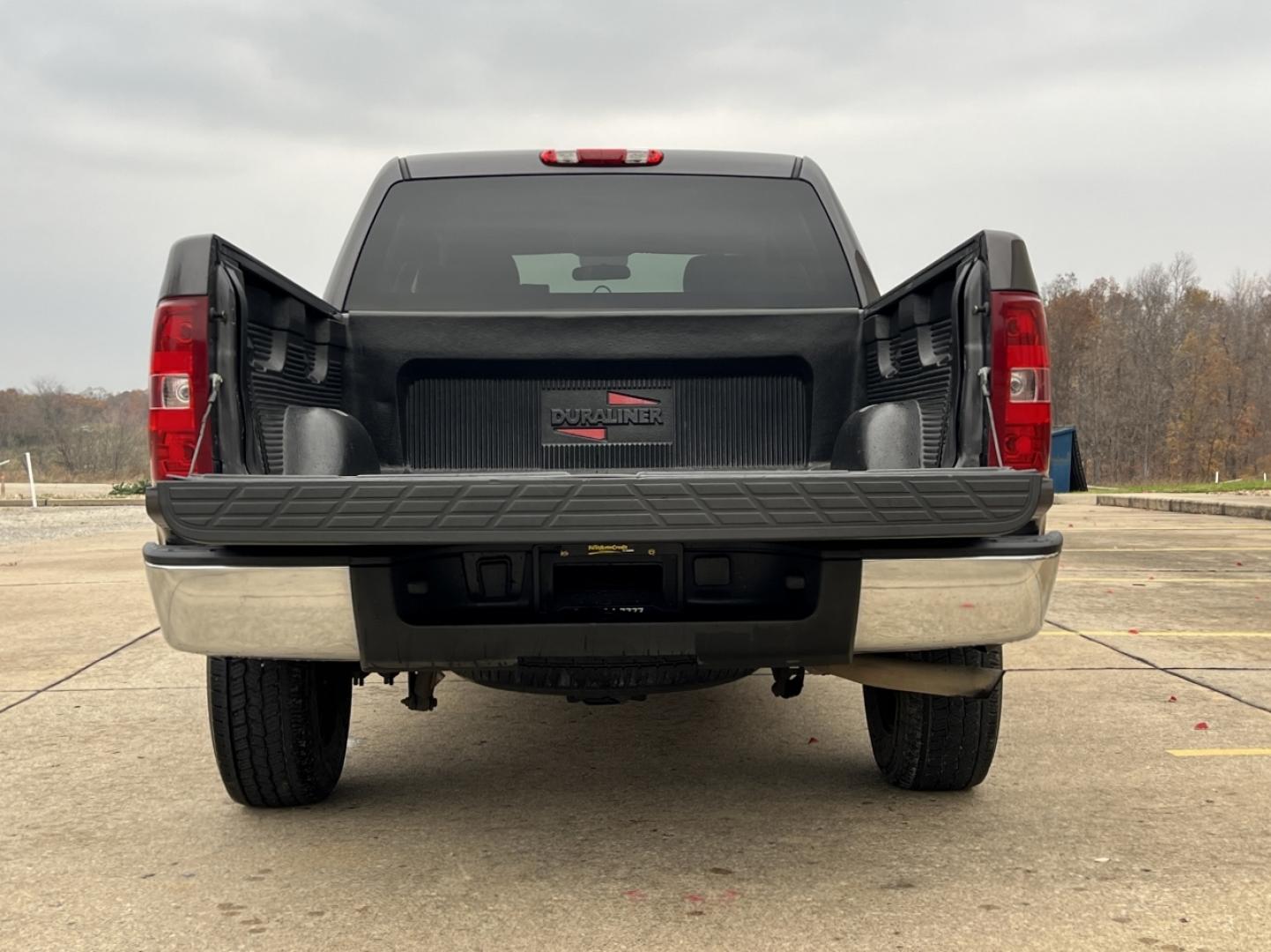 2011 GRAY /Black Cloth CHEVROLET SILVERADO 1500 LT (3GCPCSEA8BG) with an 4.8L engine, Automatic transmission, located at 2990 Old Orchard Rd., Jackson, MO, 63755, 37.354214, -89.612106 - Photo#15