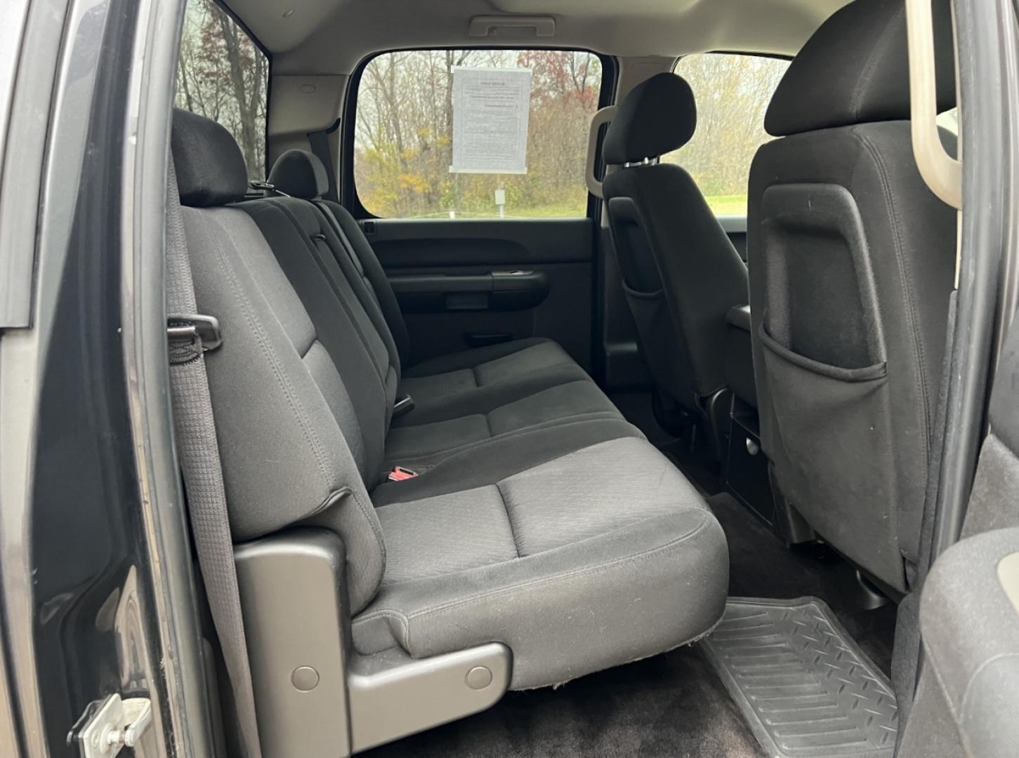 2011 GRAY /Black Cloth CHEVROLET SILVERADO 1500 LT (3GCPCSEA8BG) with an 4.8L engine, Automatic transmission, located at 2990 Old Orchard Rd., Jackson, MO, 63755, 37.354214, -89.612106 - Photo#14