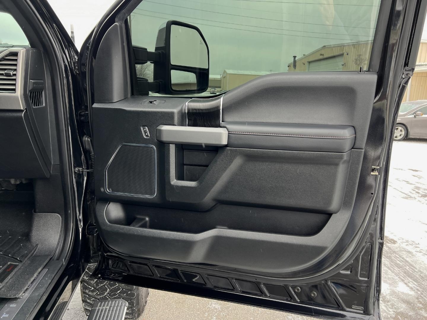 2019 BLACK /Black Leather FORD F250 SUPER DUTY PLATINUM (1FT7W2BTXKE) with an 6.7L V8 Power Stroke Turbo Diesel engine, Automatic transmission, located at 2990 Old Orchard Rd., Jackson, MO, 63755, 37.354214, -89.612106 - 2019 Ford F-250 Super Duty Platinum Local 1-Owner 52xxx miles 4x4 6.7L V8 Power Stroke Turbo Diesel Automatic Navigation Backup Camera Power/Heated/Cooled Seats Heated Rear Seats Sunroof Power Running Boards 22" Wheels Bluetooth Remote Start Cruise Power Windows/Locks/Mirrors We hav - Photo#19