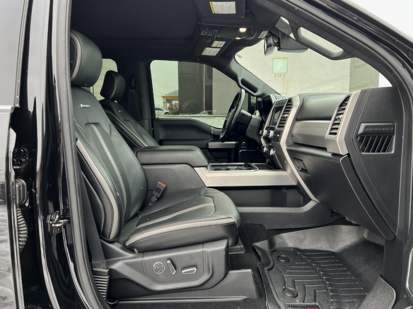 2019 BLACK /Black Leather FORD F250 SUPER DUTY PLATINUM (1FT7W2BTXKE) with an 6.7L V8 Power Stroke Turbo Diesel engine, Automatic transmission, located at 2990 Old Orchard Rd., Jackson, MO, 63755, 37.354214, -89.612106 - 2019 Ford F-250 Super Duty Platinum Local 1-Owner 52xxx miles 4x4 6.7L V8 Power Stroke Turbo Diesel Automatic Navigation Backup Camera Power/Heated/Cooled Seats Heated Rear Seats Sunroof Power Running Boards 22" Wheels Bluetooth Remote Start Cruise Power Windows/Locks/Mirrors We hav - Photo#20