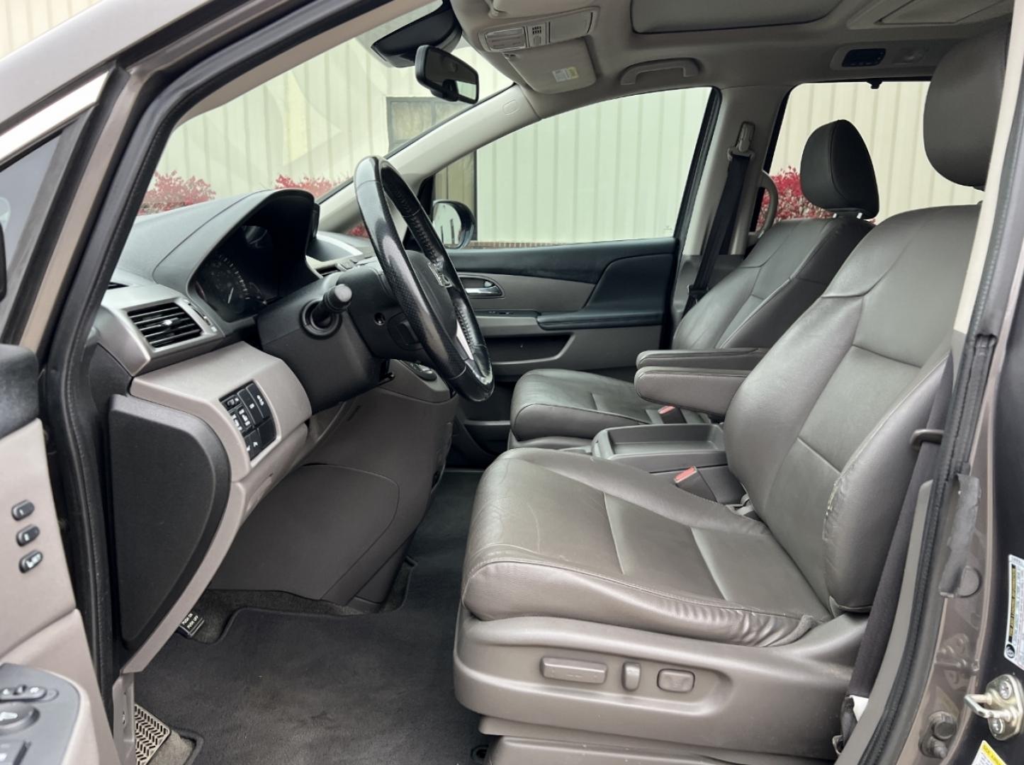 2015 BROWN /Gray Leather HONDA ODYSSEY TOURING (5FNRL5H90FB) with an 3.5L engine, Automatic transmission, located at 2990 Old Orchard Rd., Jackson, MO, 63755, 37.354214, -89.612106 - Photo#15