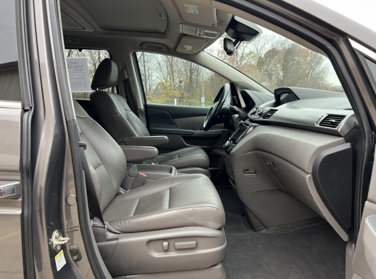 2015 BROWN /Gray Leather HONDA ODYSSEY TOURING (5FNRL5H90FB) with an 3.5L engine, Automatic transmission, located at 2990 Old Orchard Rd., Jackson, MO, 63755, 37.354214, -89.612106 - Photo#17