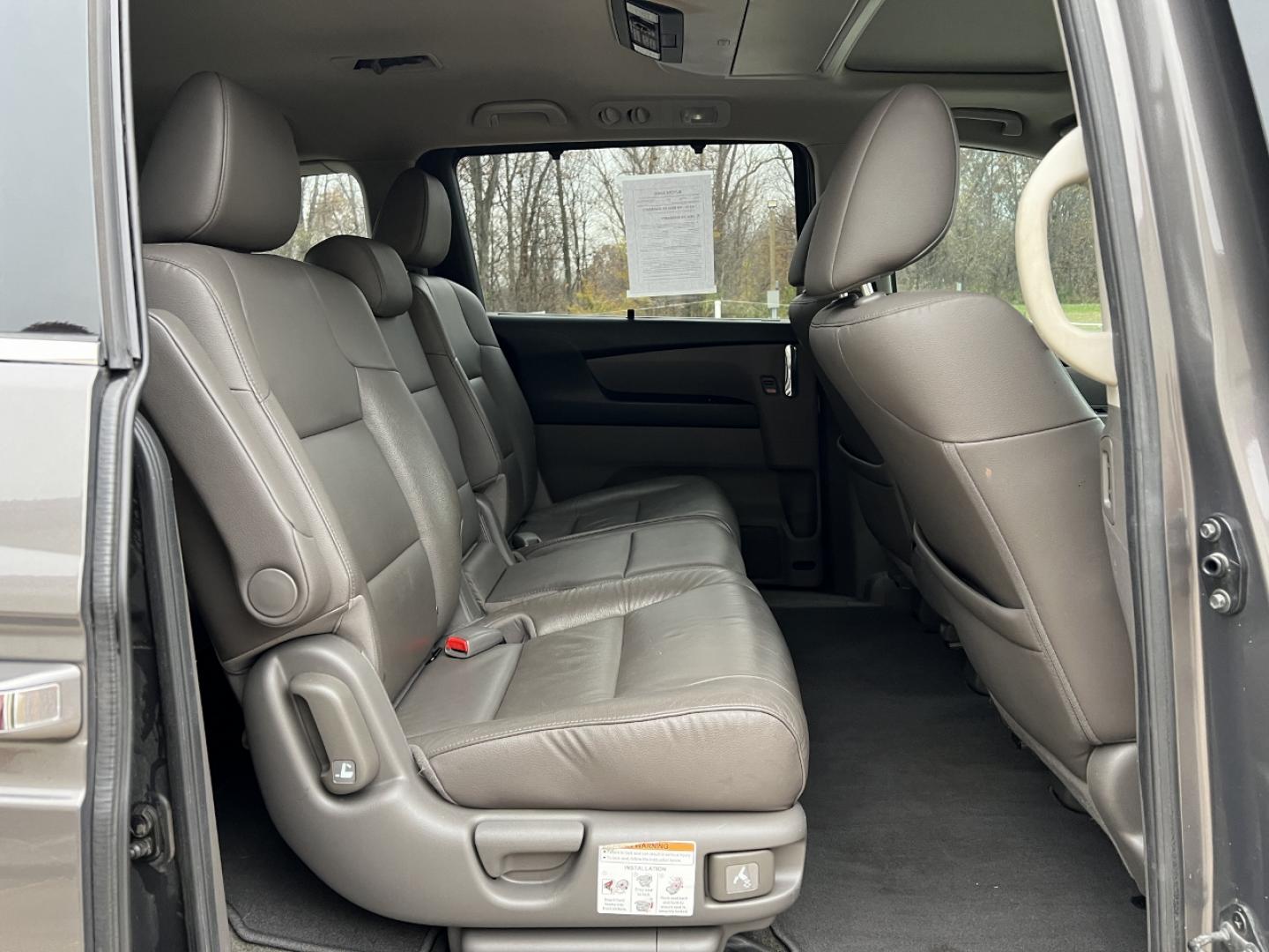 2015 BROWN /Gray Leather HONDA ODYSSEY TOURING (5FNRL5H90FB) with an 3.5L engine, Automatic transmission, located at 2990 Old Orchard Rd., Jackson, MO, 63755, 37.354214, -89.612106 - Photo#19