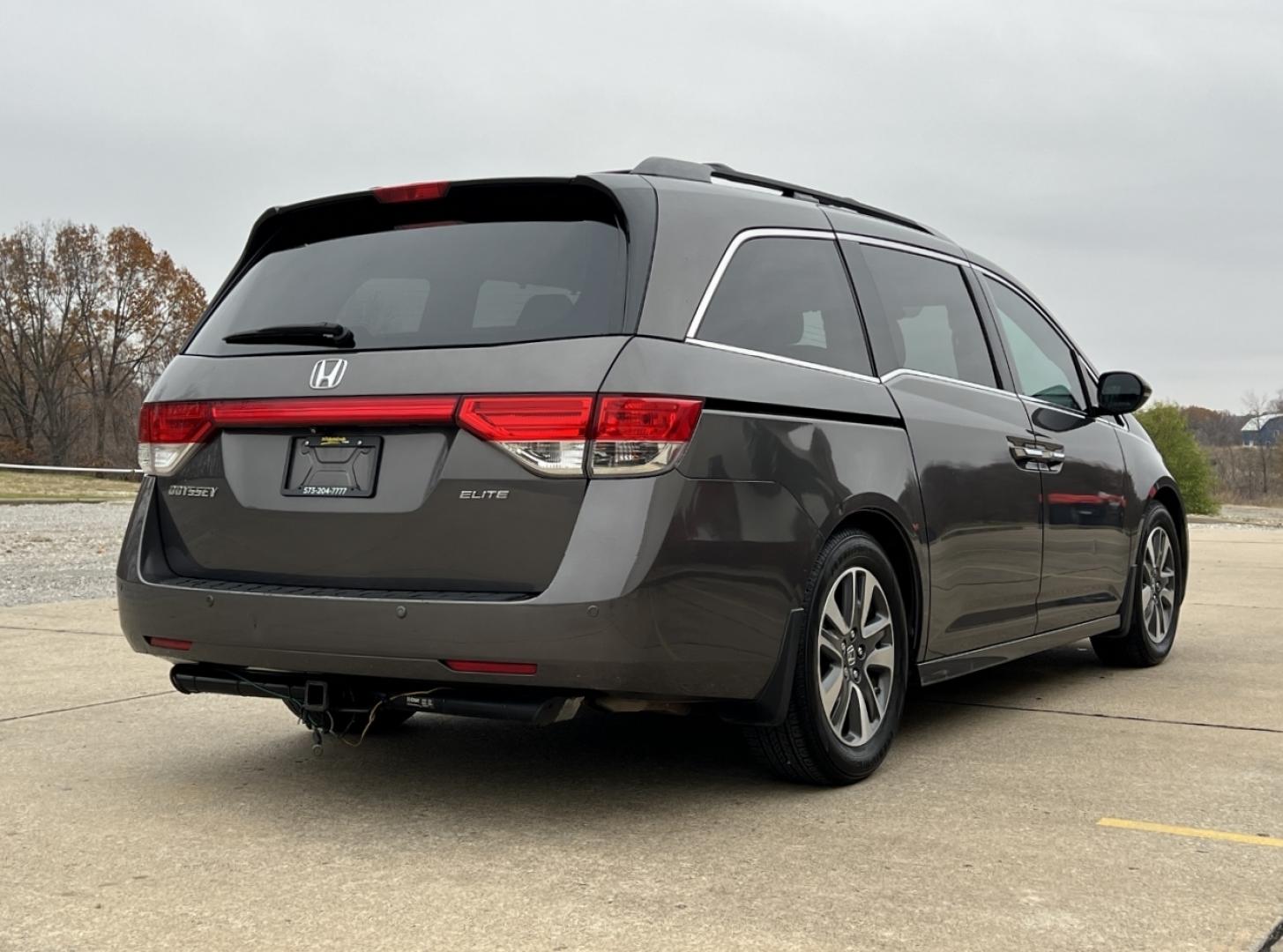 2015 BROWN /Gray Leather HONDA ODYSSEY TOURING (5FNRL5H90FB) with an 3.5L engine, Automatic transmission, located at 2990 Old Orchard Rd., Jackson, MO, 63755, 37.354214, -89.612106 - Photo#10