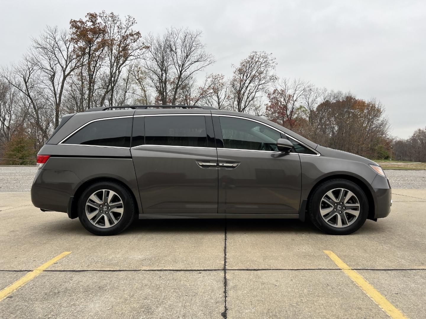 2015 BROWN /Gray Leather HONDA ODYSSEY TOURING (5FNRL5H90FB) with an 3.5L engine, Automatic transmission, located at 2990 Old Orchard Rd., Jackson, MO, 63755, 37.354214, -89.612106 - Photo#9