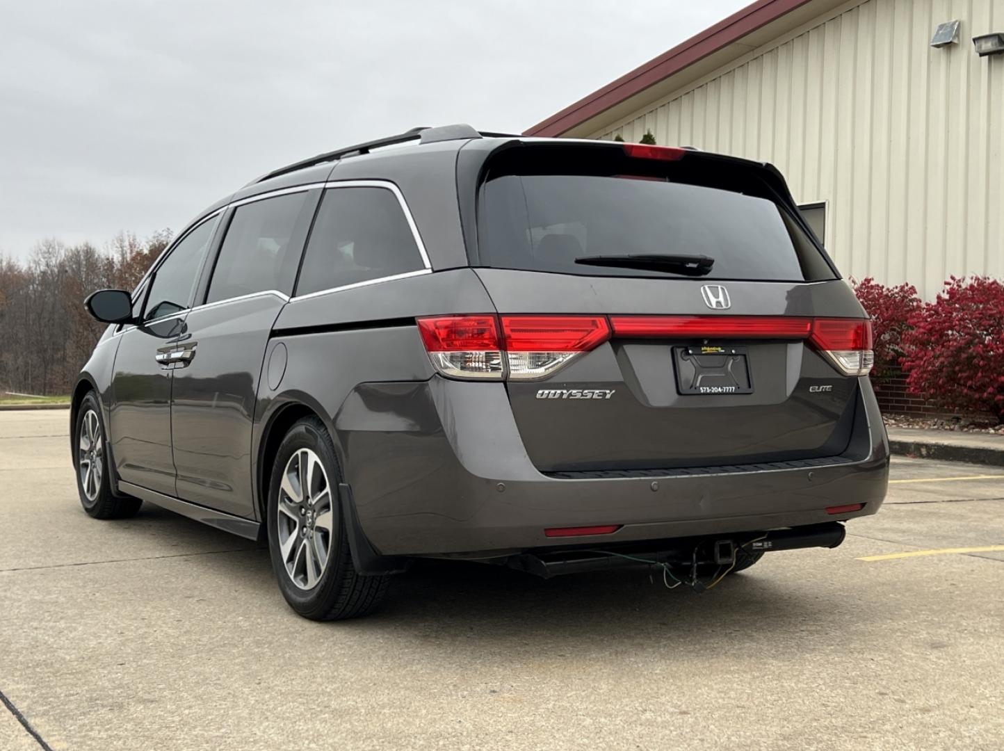 2015 BROWN /Gray Leather HONDA ODYSSEY TOURING (5FNRL5H90FB) with an 3.5L engine, Automatic transmission, located at 2990 Old Orchard Rd., Jackson, MO, 63755, 37.354214, -89.612106 - Photo#11